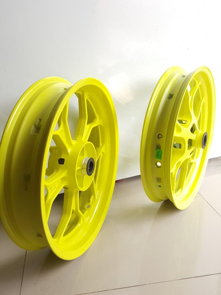 (Mslaz) ชุดวงล้อแม็ก หน้าหลัง Yamaha M-Slaz (สีเขียว) แท้ (ขายเป็นคู่)