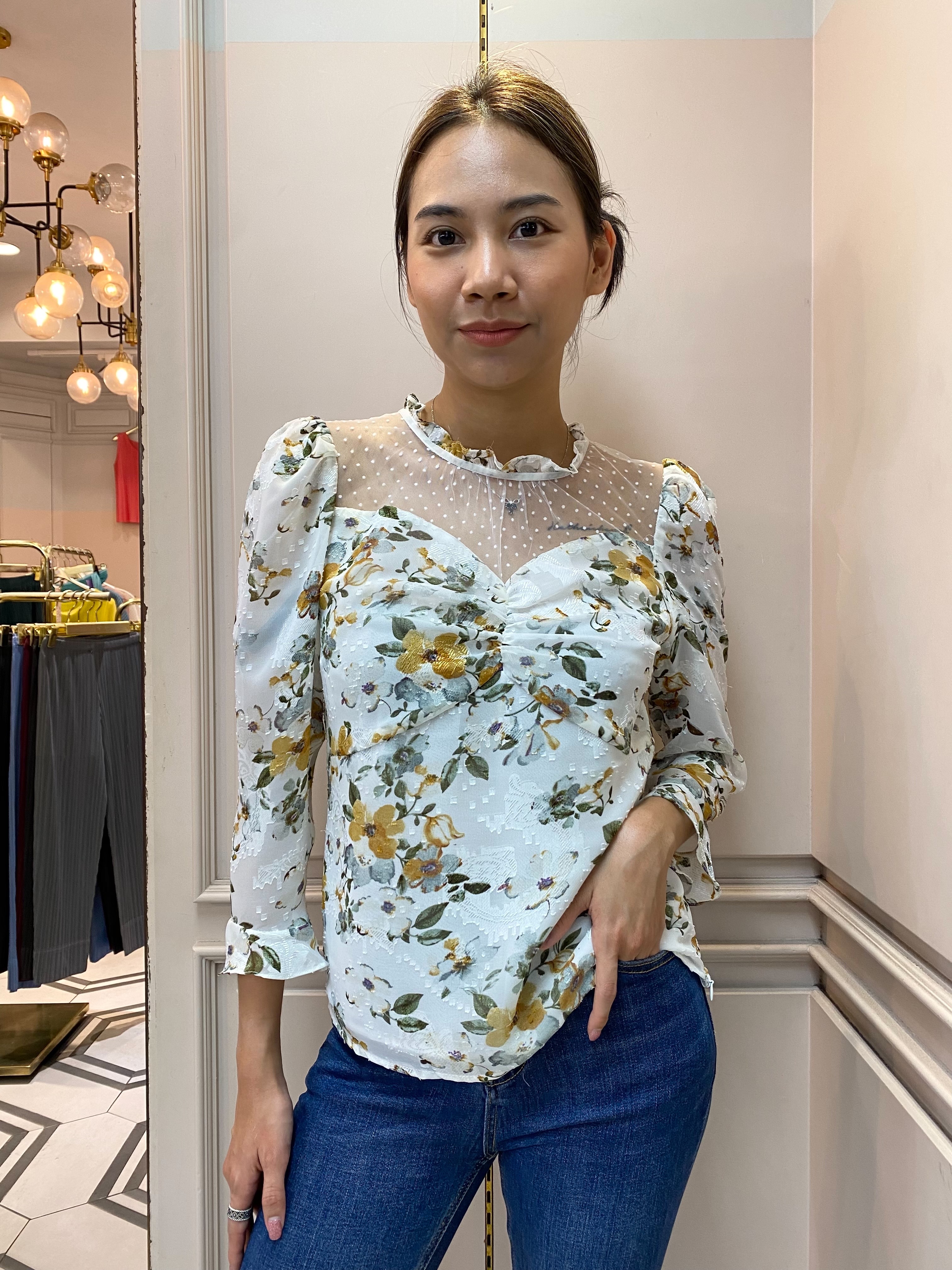 68957🌻 A la carte🌻เสื้อชีฟองพิมพ์ลายหรู ตัดต่อลูกไม้ซีทรูช่วงอก ทรงแขนกระบอกแบบยกไหล่ระบายที่ชายแขน ทรงคอกลมกำมะหยี่และรูดระบาย มีซิปข้างสวมง่าย 🍀🌻🌸🌹🦄🌷 สีดำ S-L สีขาว M,L,2XL