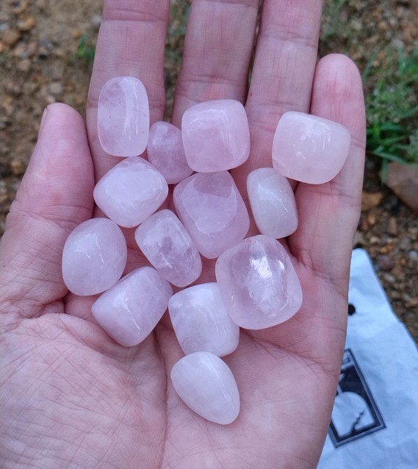 2ก้อน หินคริสตัลโรสควอตซ์ รูปทรงสุ่มขัดเงา