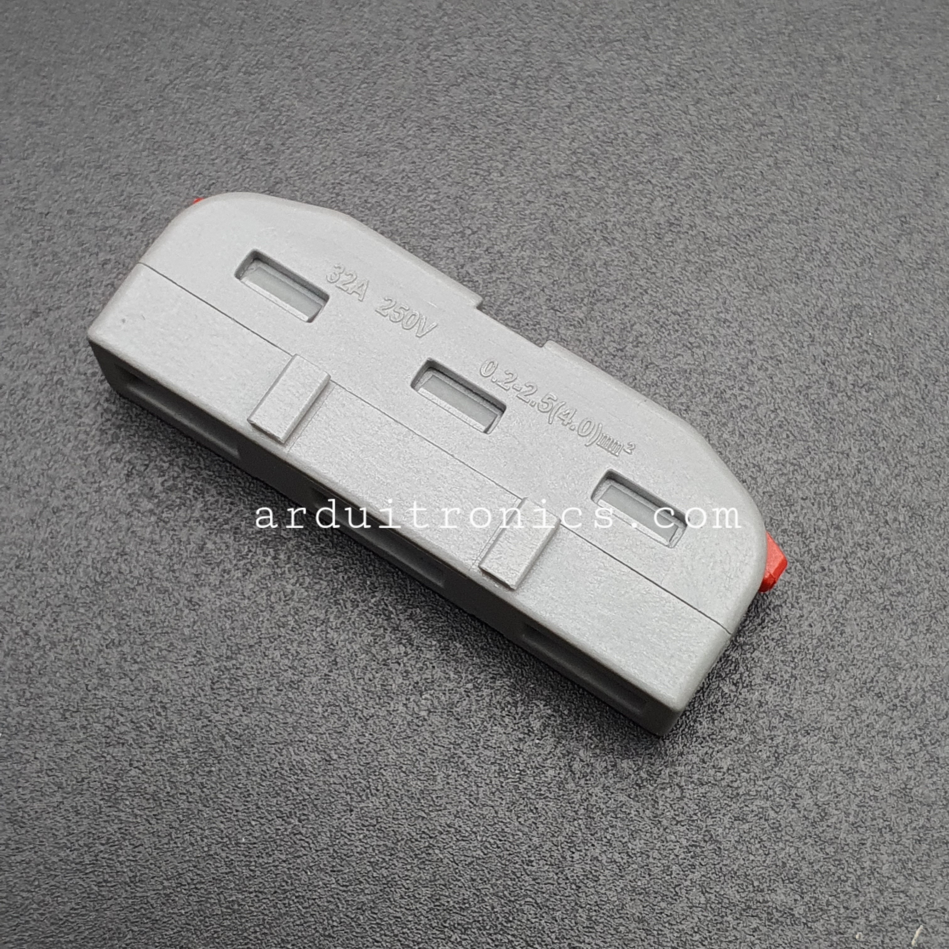 Terminal ต่อสายไฟแบบเร็ว 2 ช่อง (1 in - 1 out) Wire Connector Quick Terminal 0.2-4mm Square Splitter รุ่น DF-2-Y สีแดง