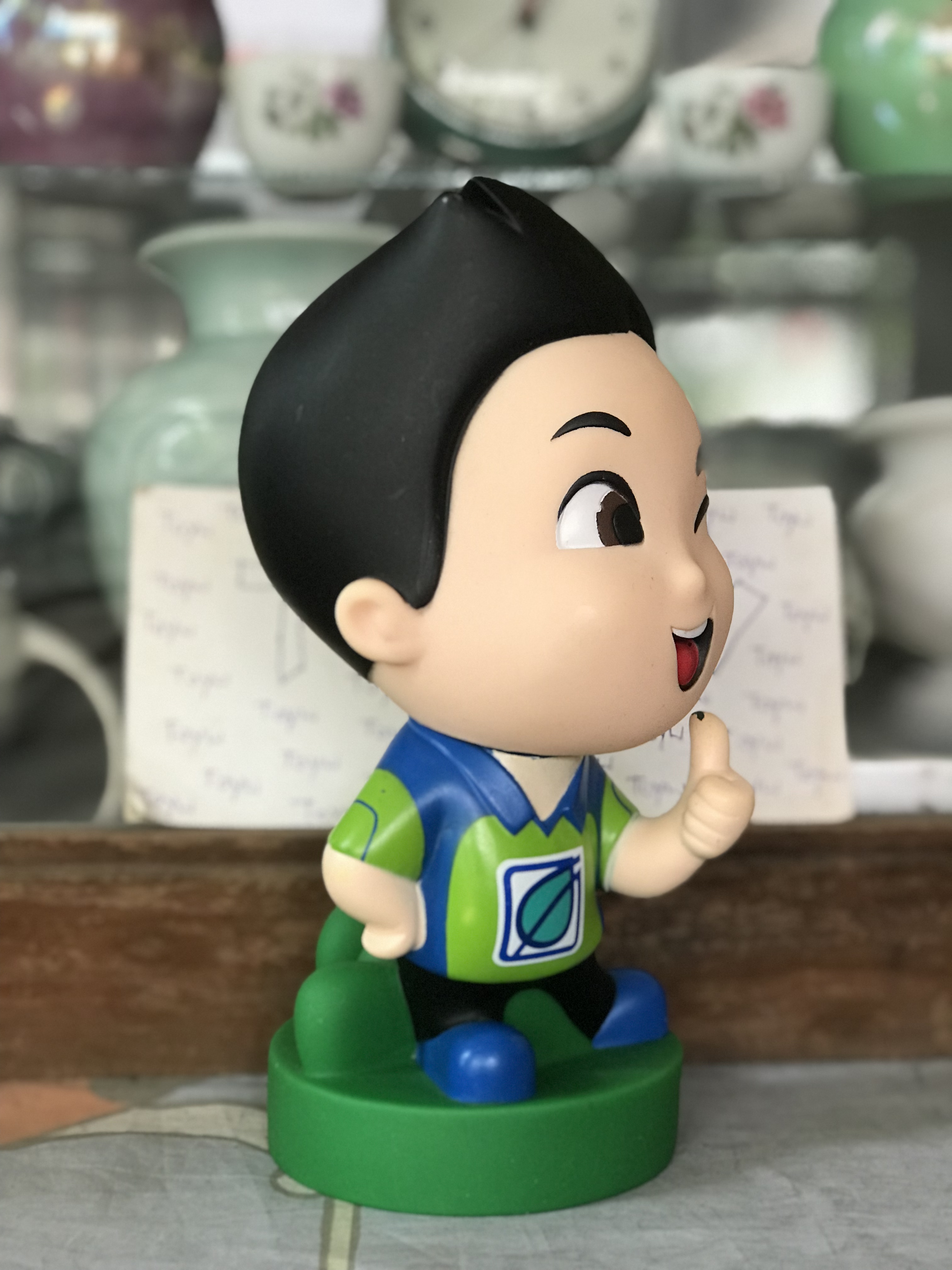 เริ่มต้น 790 บาท มือ 1 และมือ 2 โมเดลมาสคอตกระปุกออมสิน Bangchak Inthanin ร้านกาแฟอินทนิล Inthanin Cafe ปั้มน้ำมันบางจาก Bangchak ขนาด กว้าง 9 ซม สูง 20-21 ซม