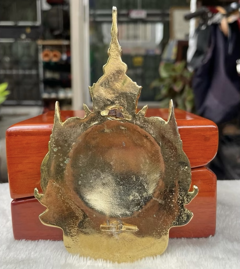 ￼ตราสัญลักษณ์ รัชกาลที่ 9(ภปร) พระราชพิธีมหามงคลเฉลิมพระชนมพรรษา 7 รอบ 5 ธันวาคม 2554 เนื้อโลหะกะไหล่ทองลงยา