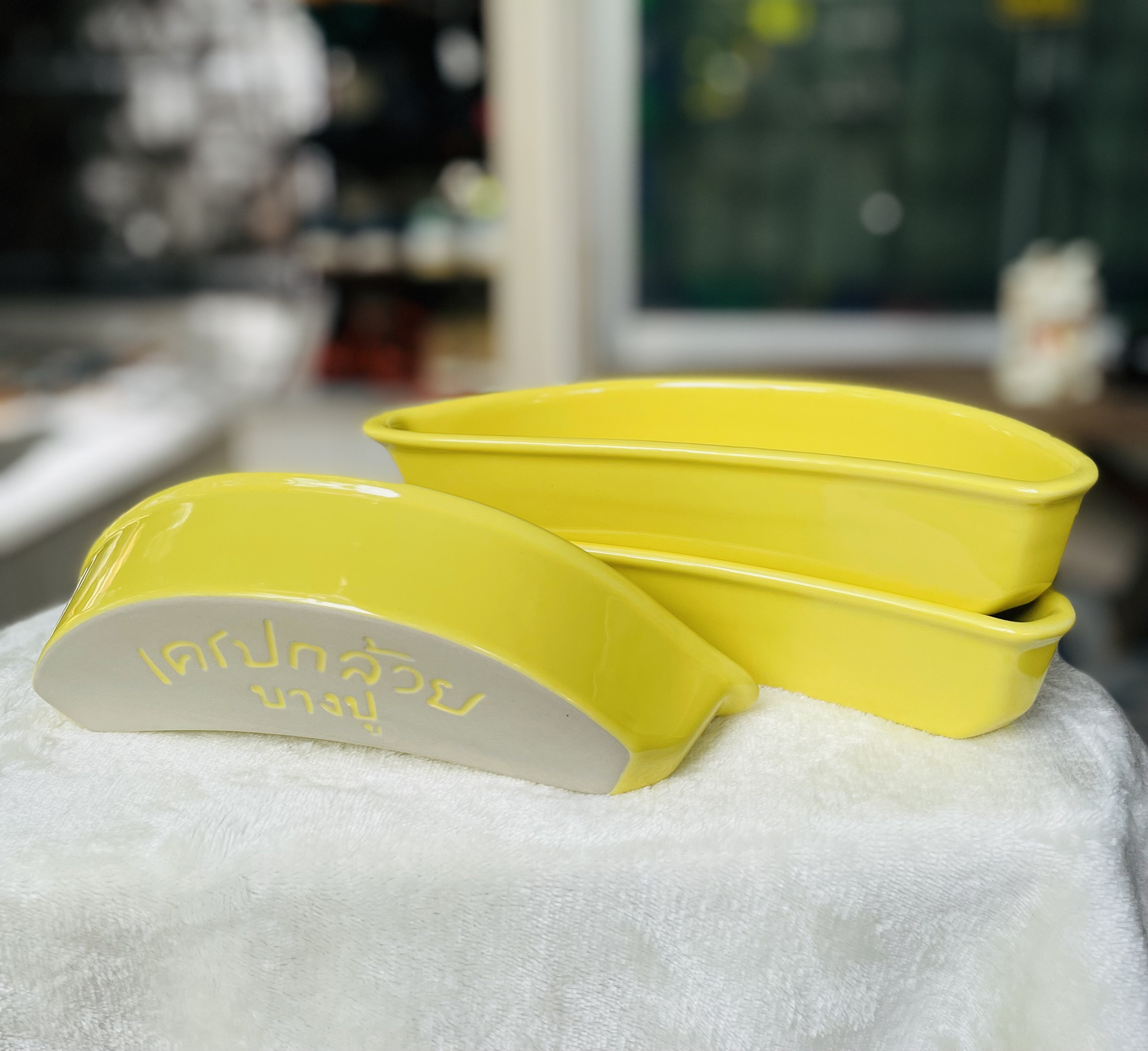 ส่งต่อราคาต่อชิ้น จานเซรามิครูปกล้วย Yellow Solid Banana Shaped Dishes/Bowls ใส่ขนม เครปกล้วย จัดเก็บของรักษ์ ตกแต่งบ้าน