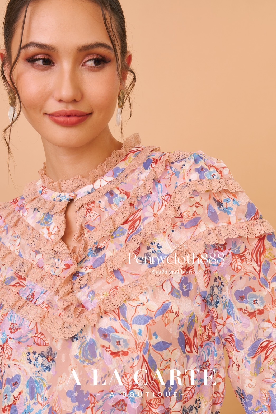 69245 เสื้อ Alacarte ชีฟองพิมพ์ลายดอก คอกลม แต่งลูกไม้ มีซับใน แขน 3 ส่วน