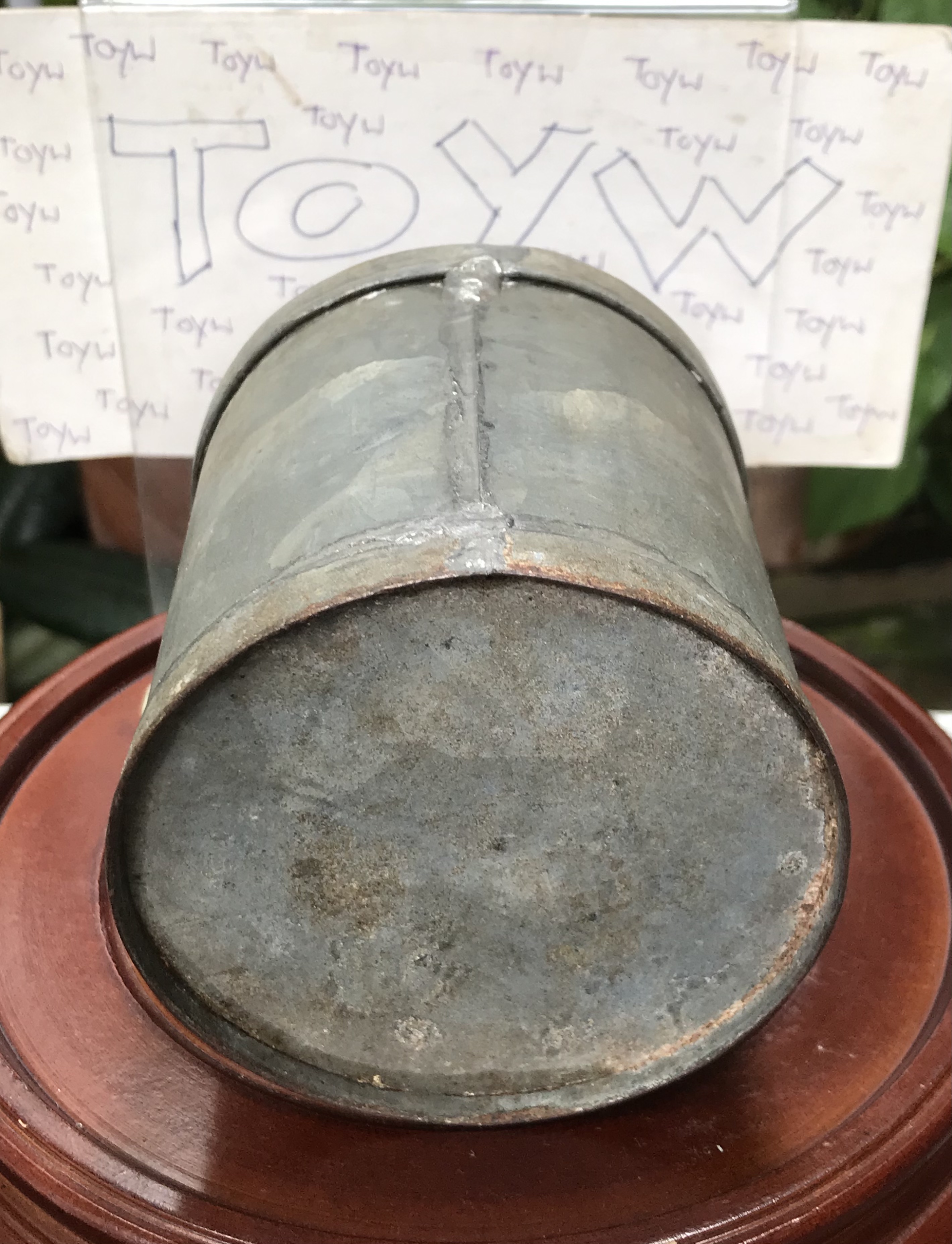 เริ่มต้น 690 บาท ของเก่าแท้ๆ ลิตรตวงข้าวสังกะสี ลิตรตวงข้าวโบราณ ขนาด 0.5 ลิตรและขนาด 1 ลิตร ตอกครุฑและเลขกำกับไม่ผุไม่รั่ว สำหรับนักสะสมแนววินเทจ แต่งบ้าน แต่งร้านกาแฟ แต่งร้านอาหาร แต่งร้านตัดผม หรืออื่นๆ