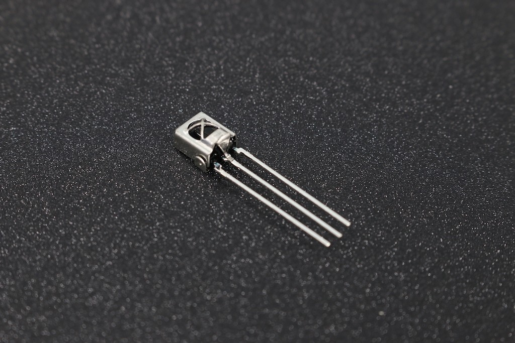 Infrared Receiver Diode with Shield (ตัวรับอินฟาเรด VS1838 VS1838B)