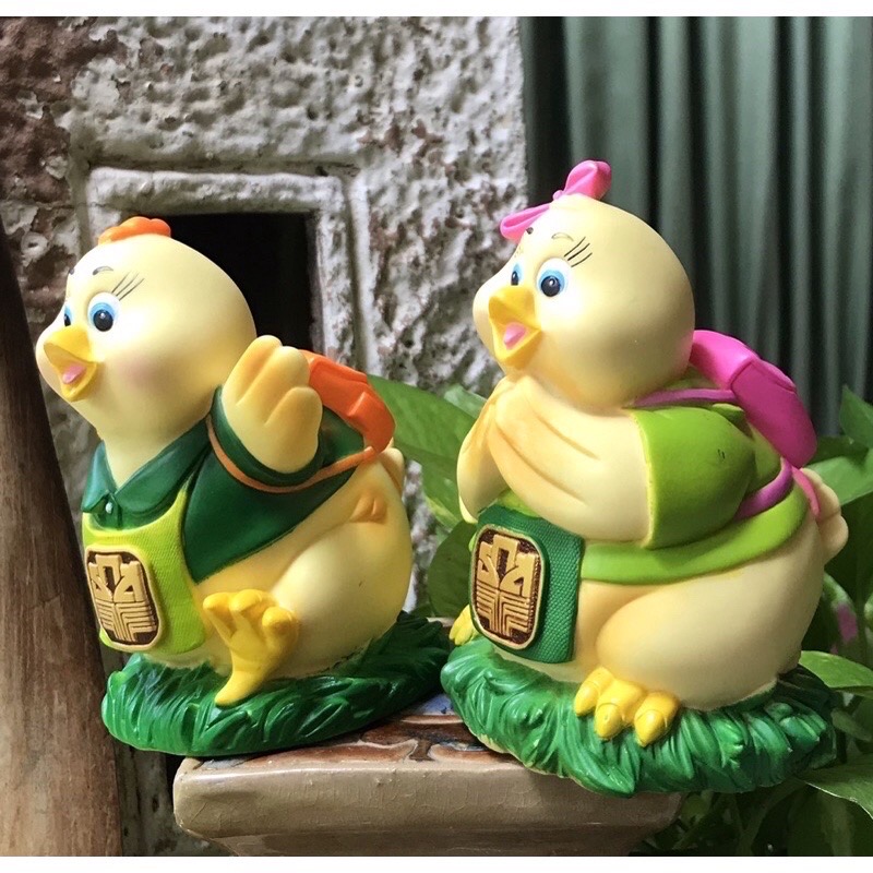 มือสองเริ่มต้น 390 บาท กระปุกออมสิน ธกส ออมสินแม่ไก่ถือตะกร้า น้องไก่สะพายเป้ ธนาคาร ธกส ขนาดสูงประมาณ 5-6 นิ้ว