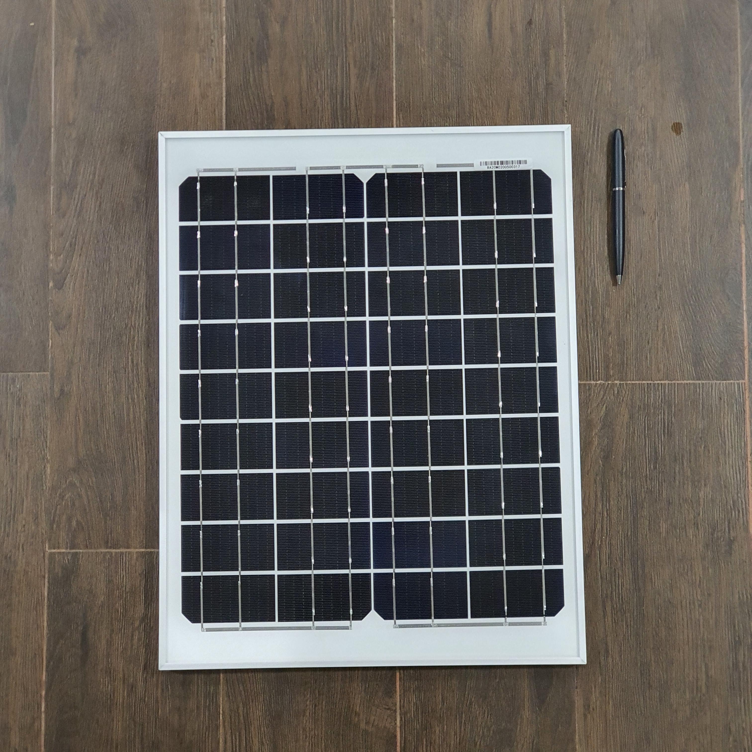 แผงโซล่าเซลล์ Solar Cell 20W 18V สำหรับชาร์จแบตเตอรี่ พลังงานแสงอาทิตย์ (45cm x 35cm x 1.8cm)