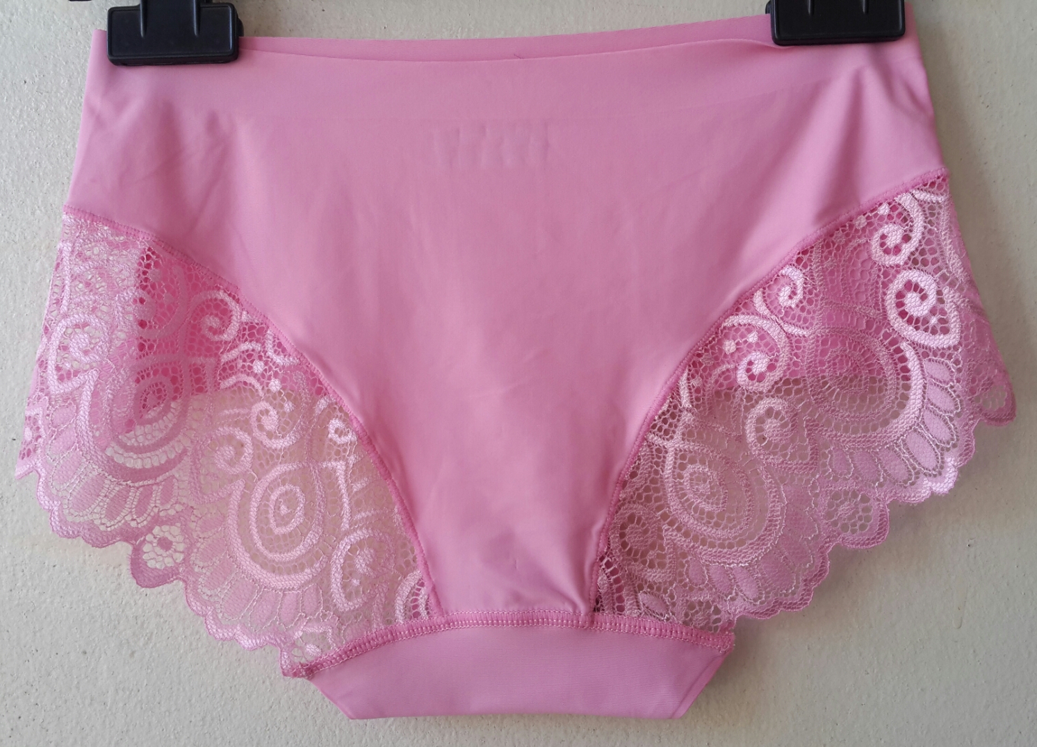 กางเกงชั้นในสตรี 75 บาท