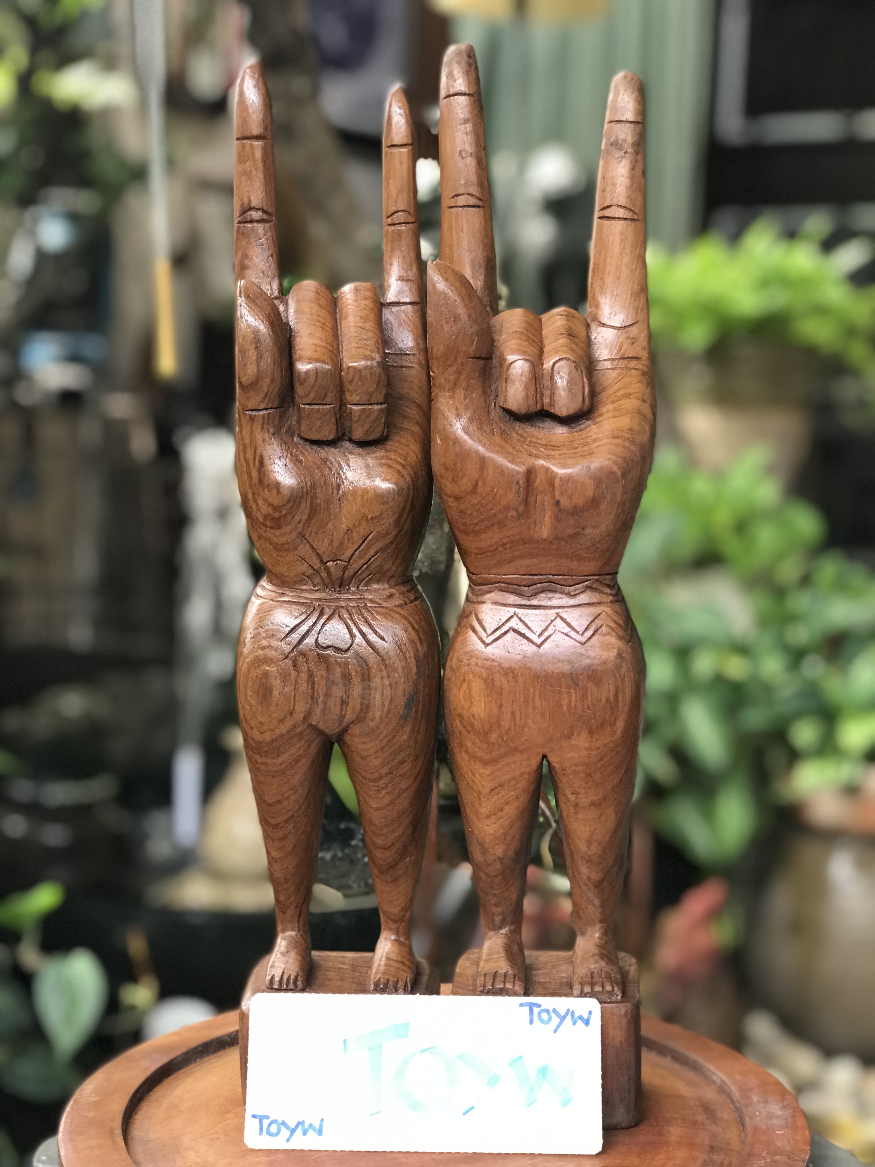 คู่ละ 990 บาท handcraft - Teak Wood ไม้สักชิ้นเดียวแกะสลัก I ❤️ U ตั้งโชว์ ตกแต่งบ้าน แต่งร้าน ตามสไตล์ของคุณ ขนาดกว้าง 3.5 นิ้ว สูง 17 นิ้ว