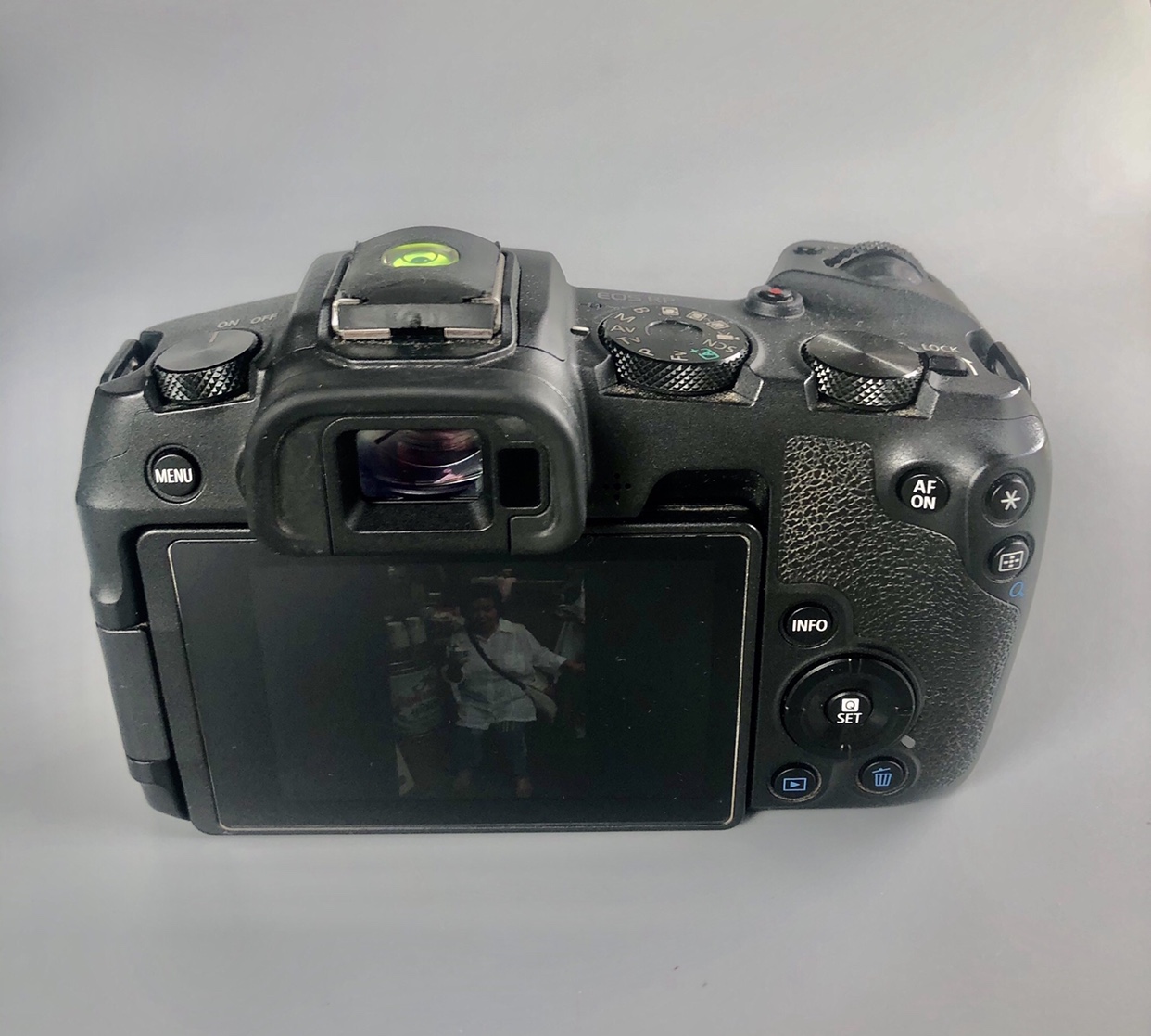 ให้เช่ากล้อง CANON EOS RP” กล้องมิเรอร์เลสฟูลเฟรม เล็กและเบาที่สุดของCanon + Adapter