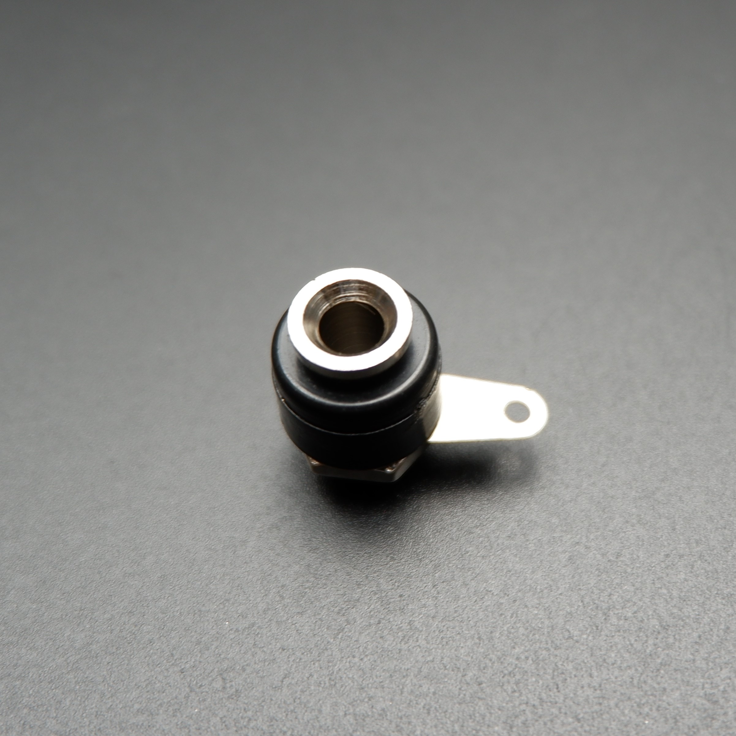 Banana socket banana plug 4mm แจ๊คแบบกล้วย บานานาปลั๊ก ตัวเมียขนาด 4mm สีดำ