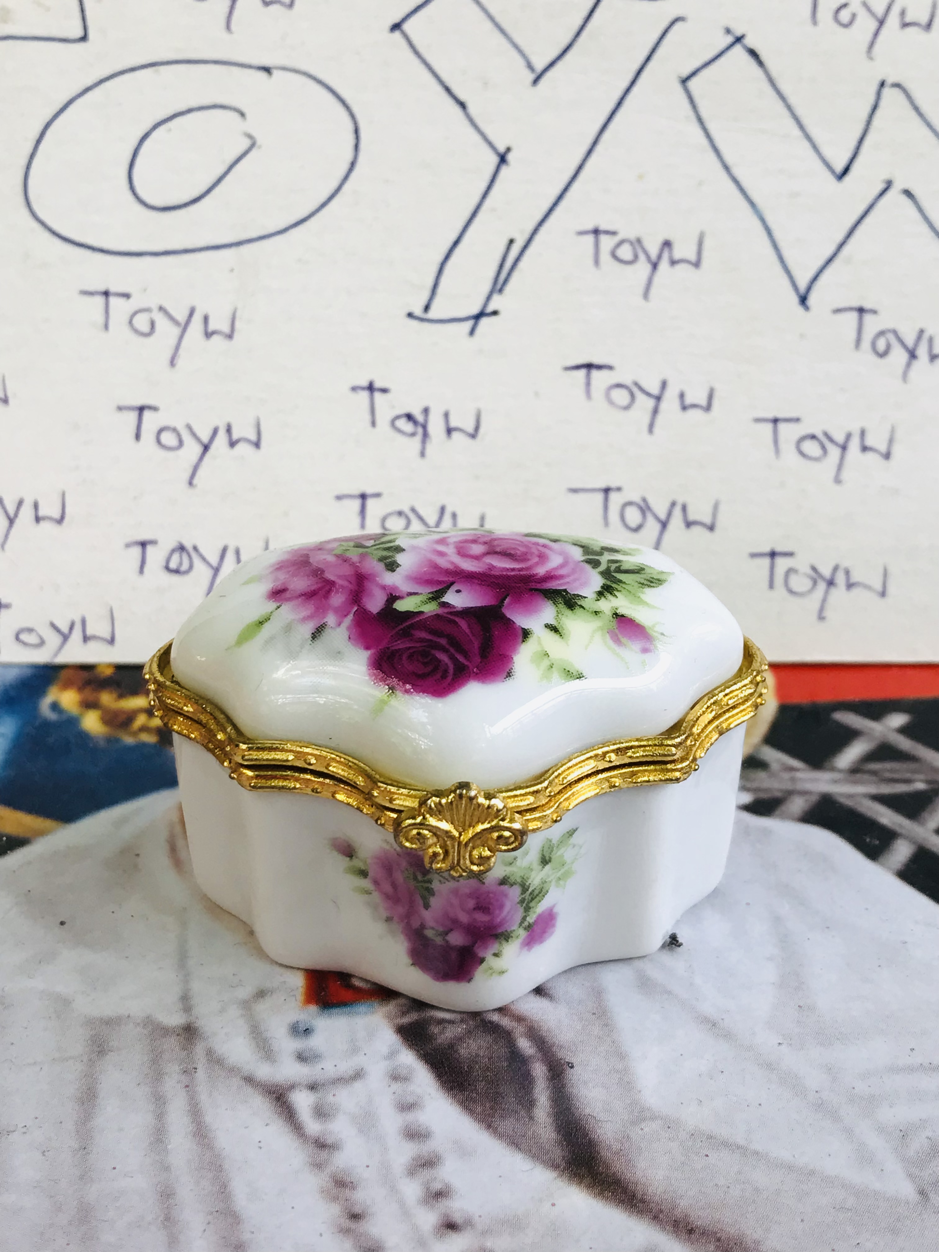 เริ่มต้น 120 บาท เก็บเก่า งานวินเทจตลับเซรามิค คละแบบคละลายคละขนาด ใส่ของใส่ยา ใ่ส่เครื่องประดับชิ้นเล็กๆ และของรักษ์อื่นๆ