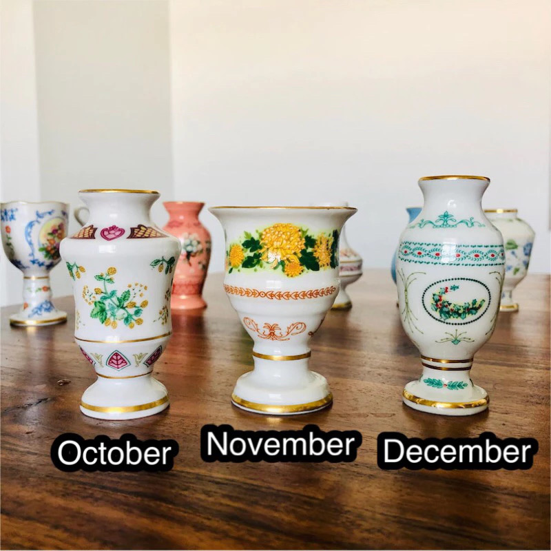 ชุดแจกัน 12 เดือน เนื้อกระเบื้อง ลายดอกไม้วาดมือ แตกต่างในแต่ละเดือน Vtg 1982 Franklin Porcelain Miniature Vases Jan-Dec