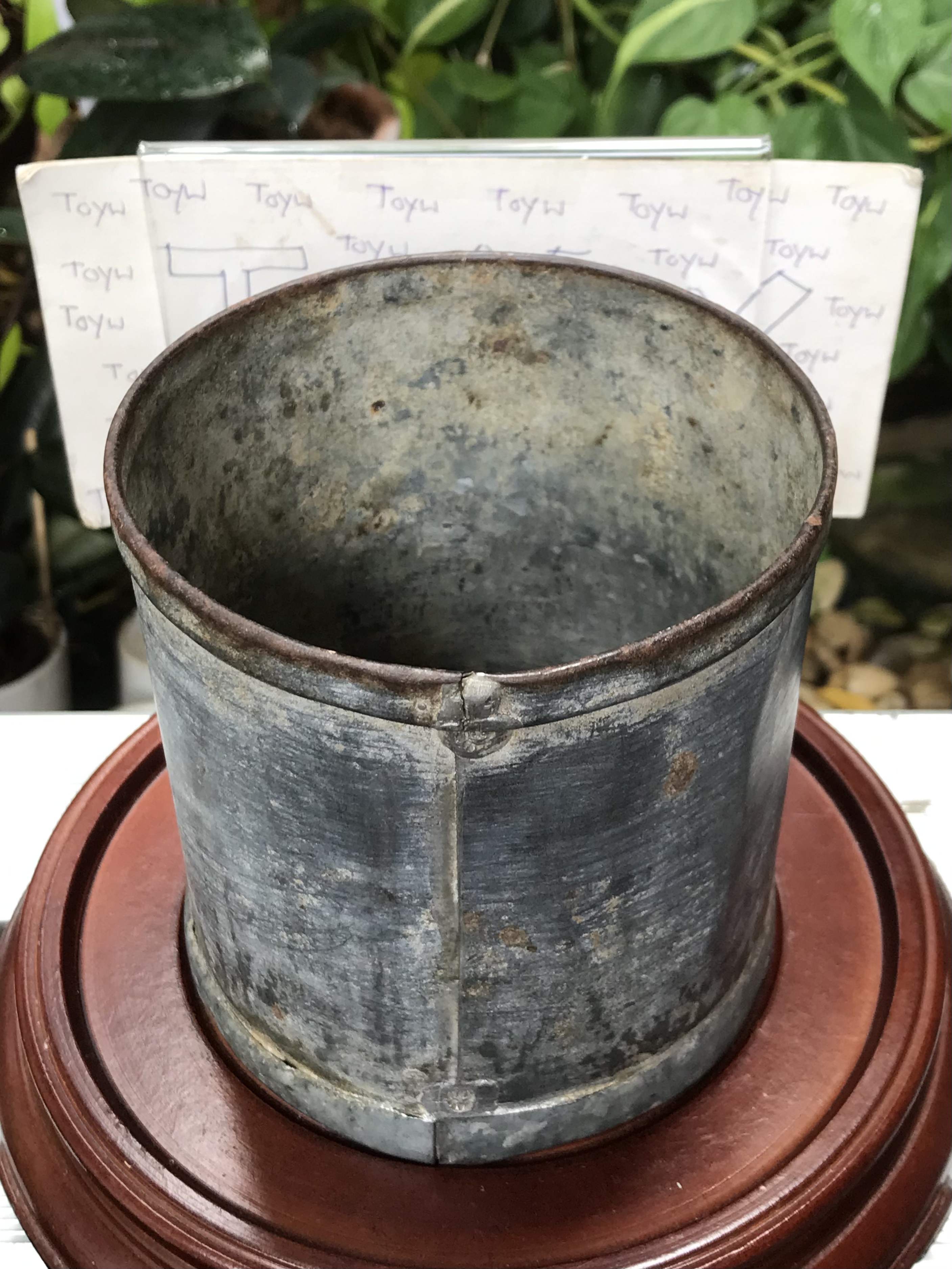 เริ่มต้น 690 บาท ของเก่าแท้ๆ ลิตรตวงข้าวสังกะสี ลิตรตวงข้าวโบราณ ขนาด 0.5 ลิตรและขนาด 1 ลิตร ตอกครุฑและเลขกำกับไม่ผุไม่รั่ว สำหรับนักสะสมแนววินเทจ แต่งบ้าน แต่งร้านกาแฟ แต่งร้านอาหาร แต่งร้านตัดผม หรืออื่นๆ