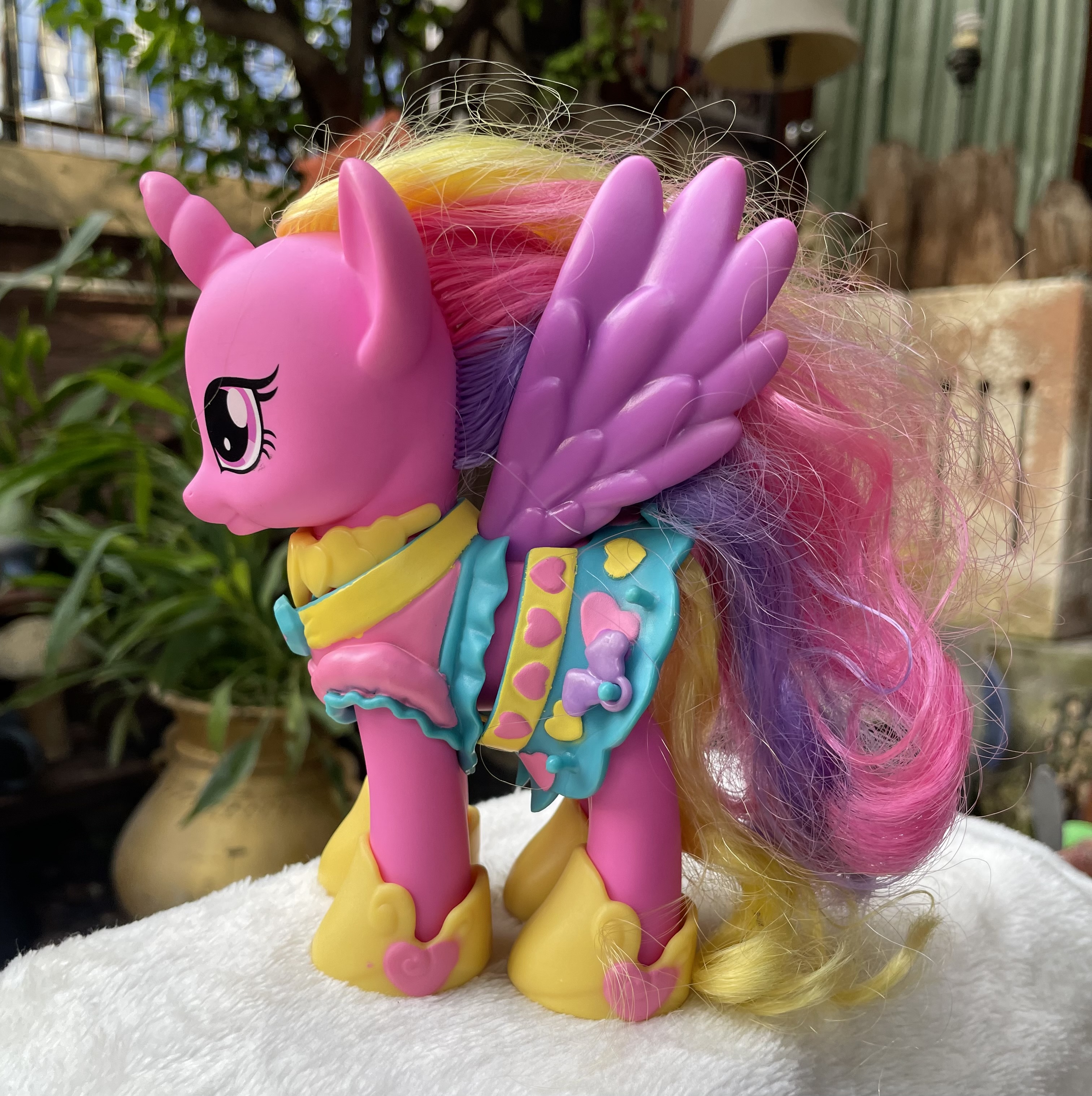 ชุด รองเท้าถอดได้ มายลิตเติ้ลโพนี่ ม้าโพนี่แท้ My Little Pony Princess Cadence 6" Figure Shirt Skirt Shoes 2010 Hasbro