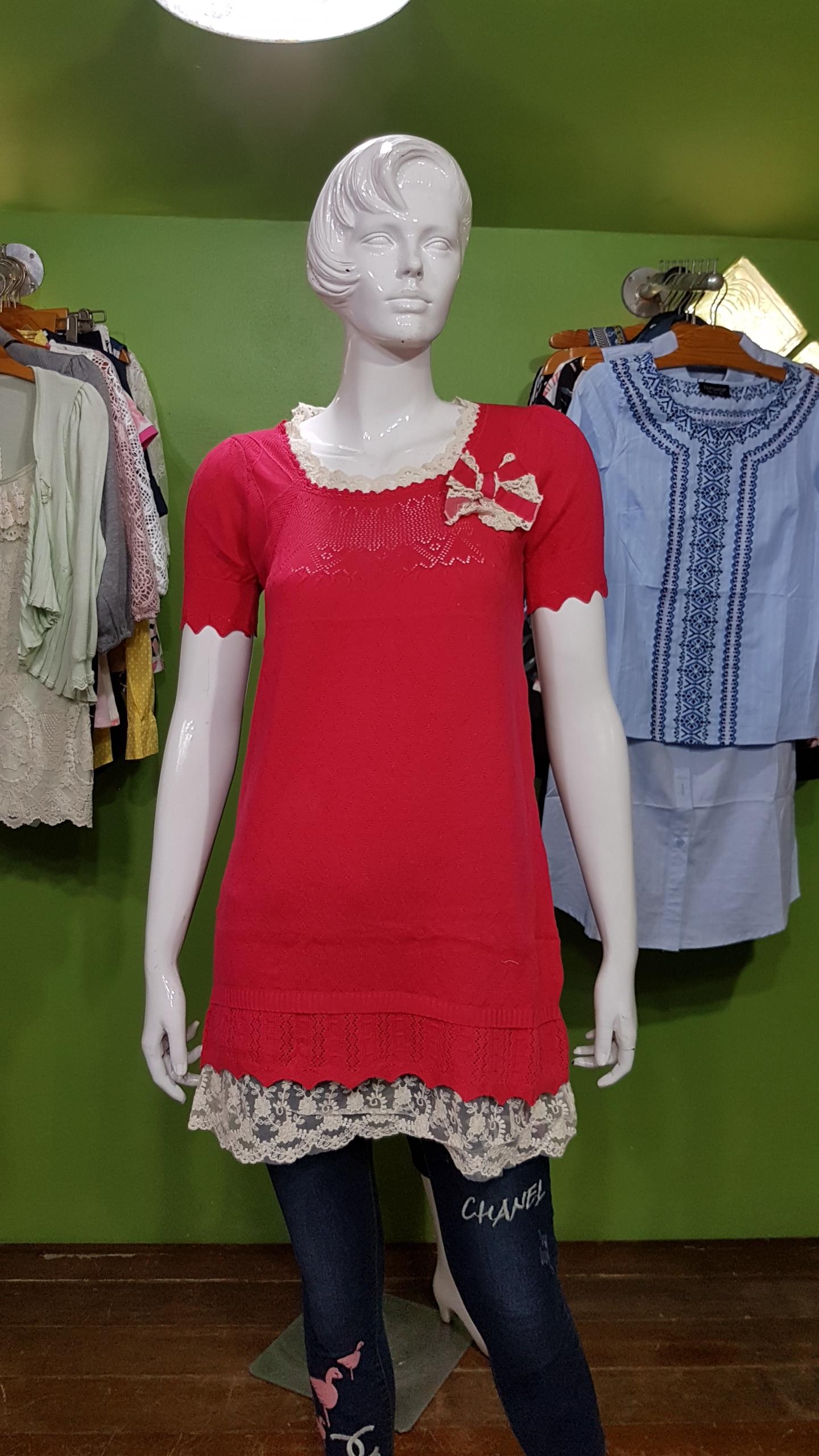 เสื้อไหมพรมแขนสั้น Knit&Co ทรงยาว ชายต่อลูกไม้ ค่ะ สินค้าพร้อมส่ง สีบานเย็นค่ะ
