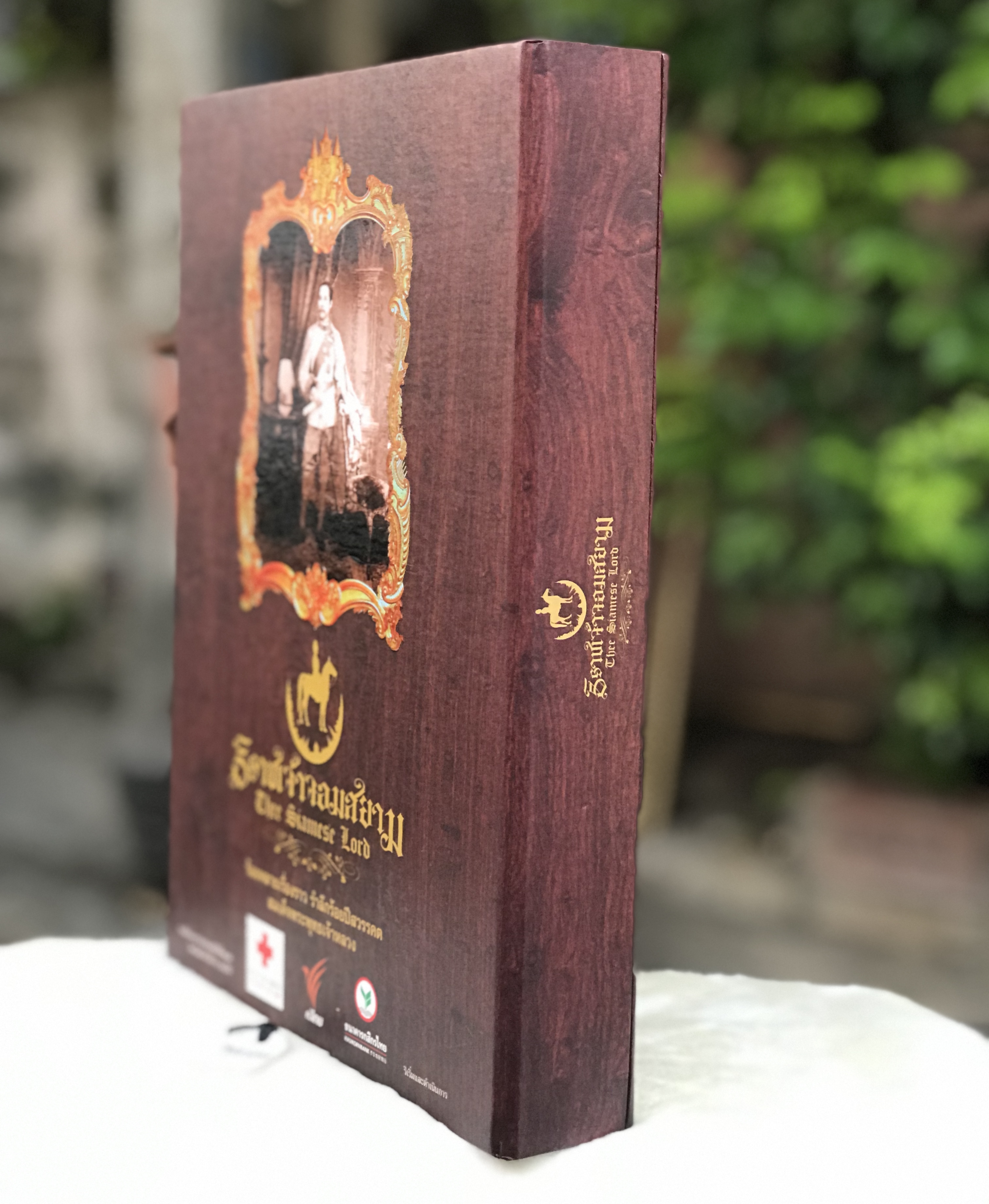 DVD Boxset สารคดีกึ่งละคร ธิราชเจ้าจอมสยาม The Siamese Lord ร้อยหลายเรื่องราวรำลึกร้อยปีสวรรคตสมเด็จพระพุทธเจ้าหลวง