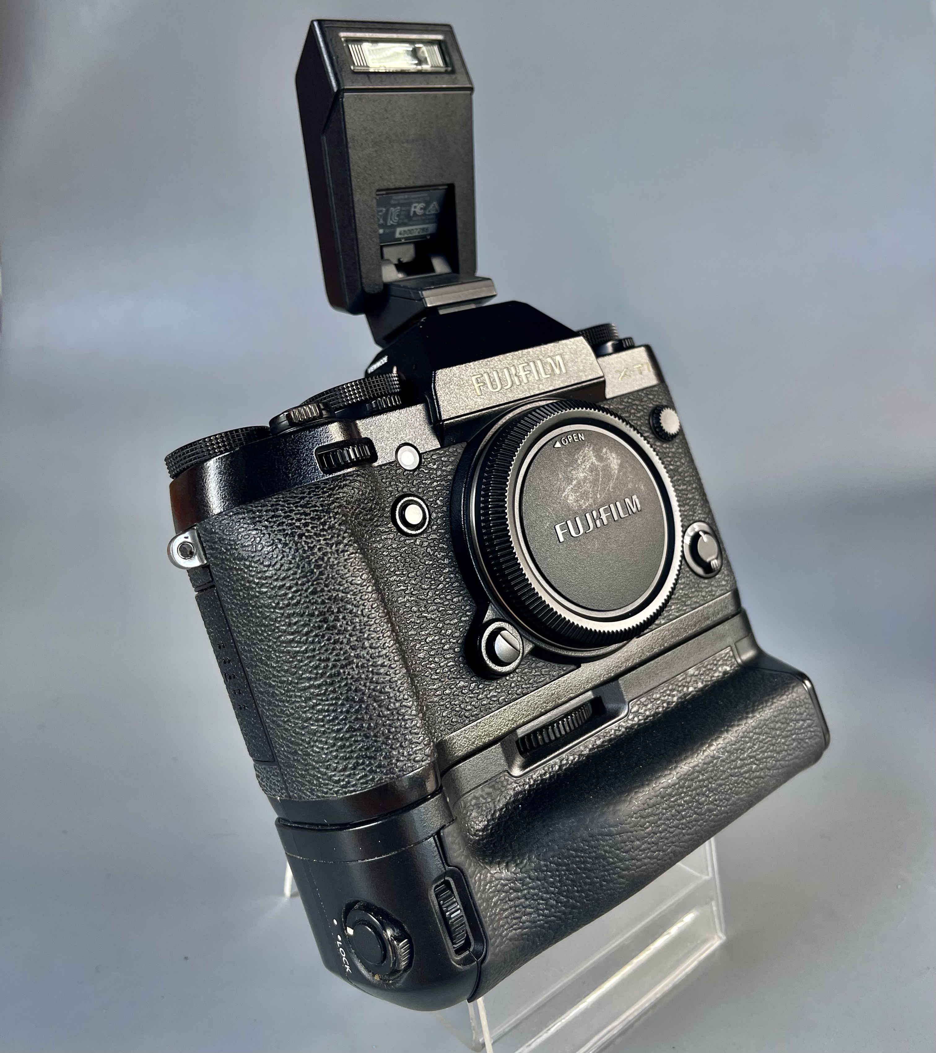 ขายกล้อง Mirrorless Fuji XT1 เลนส์XF18-55 พร้อมGripแท้ แฟรชแท้คู่ตัว