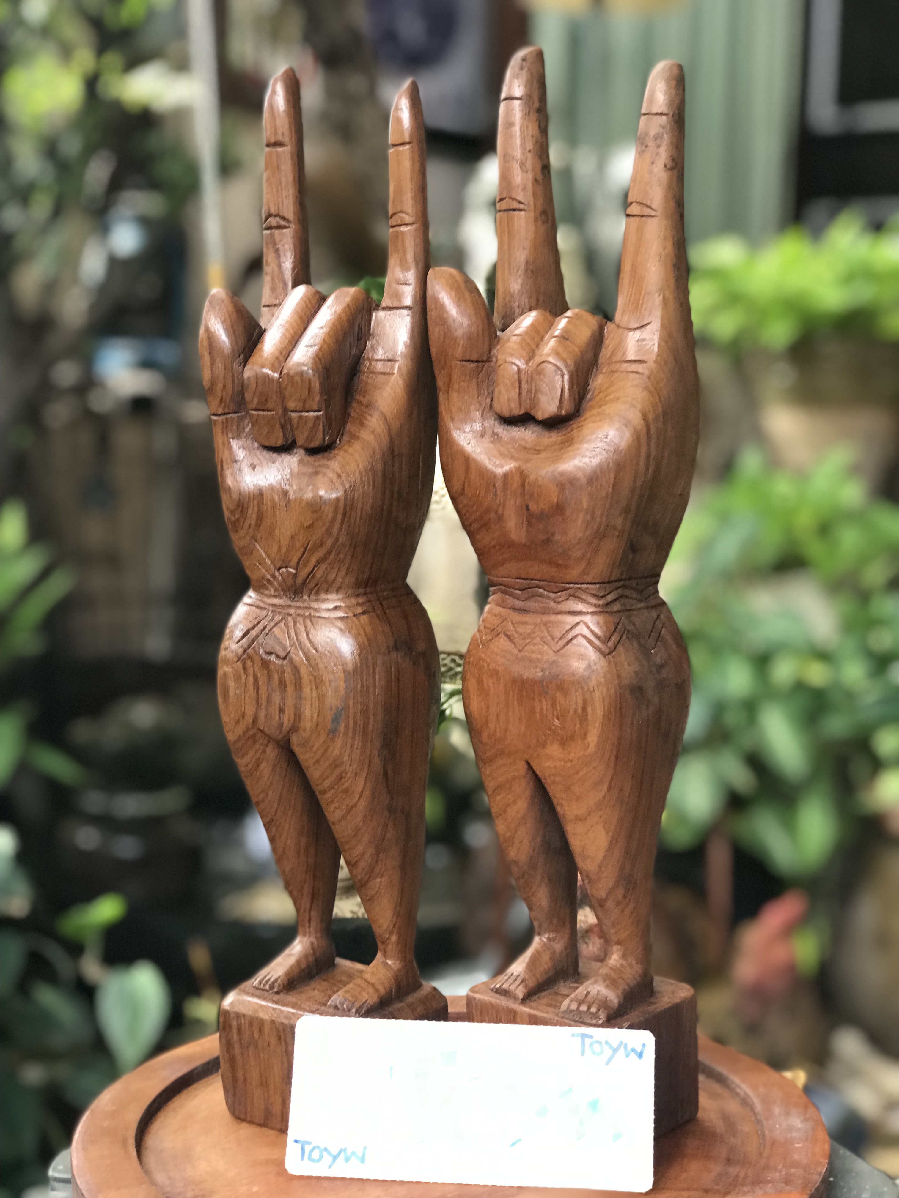 คู่ละ 990 บาท handcraft - Teak Wood ไม้สักชิ้นเดียวแกะสลัก I ❤️ U ตั้งโชว์ ตกแต่งบ้าน แต่งร้าน ตามสไตล์ของคุณ ขนาดกว้าง 3.5 นิ้ว สูง 17 นิ้ว