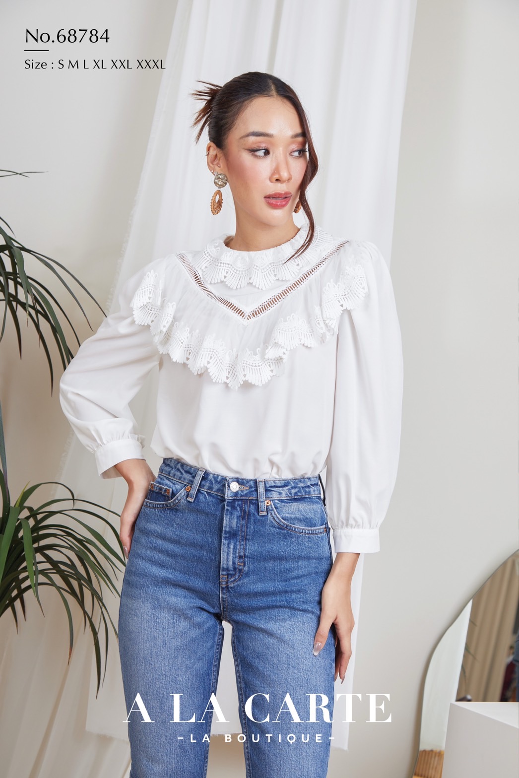 68784 เสื้อ A La Carte จอเจียร์สีพื้นแขนยาว มีน้ำหนักทิ้งตัว ตัดต่อทริมที่อกและใส่ระบายลูกไม้ แขนยาวเหนือข้อมือ สีขาว S,2XL สีชมพูปูน M