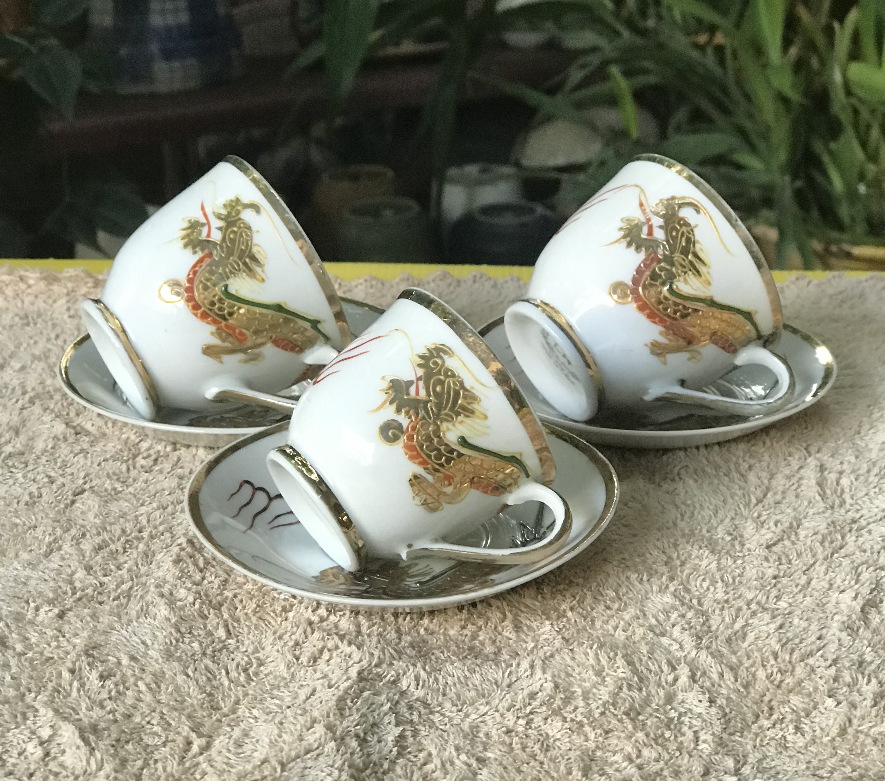 3 ชุด งานเก่า ชุดถ้วยน้ำชาพร้อมจานรอง เนื้อกังใสโปร่งแสง มังกรทอง/ Vintage Hand Painted Tea Cup Set JAPAN Golden Dragon