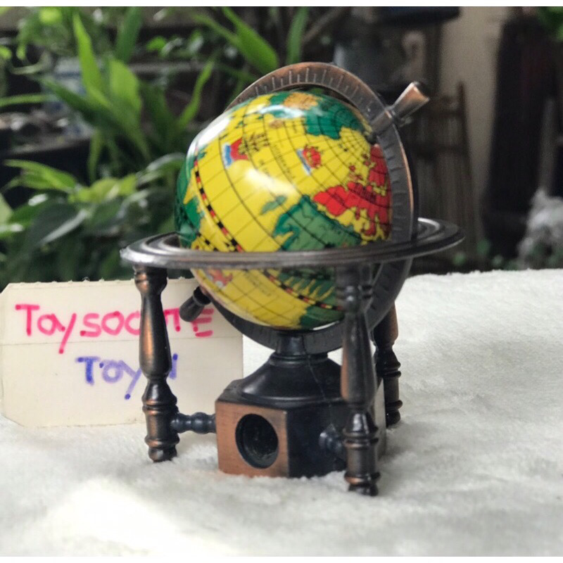 Antique Pencil Sharpener - Hong Kong กบเหลาดินสอเหล็กวินเทจ กบเหลาดินสอโบราณ สเตชันเนอรี Retro รูปทรงลูกโลก เครื่องเล่นแผ่นเสียง,เก็บสะสม ตั้งโชว์ แต่งบ้าน แต่งร้านสวยๆ