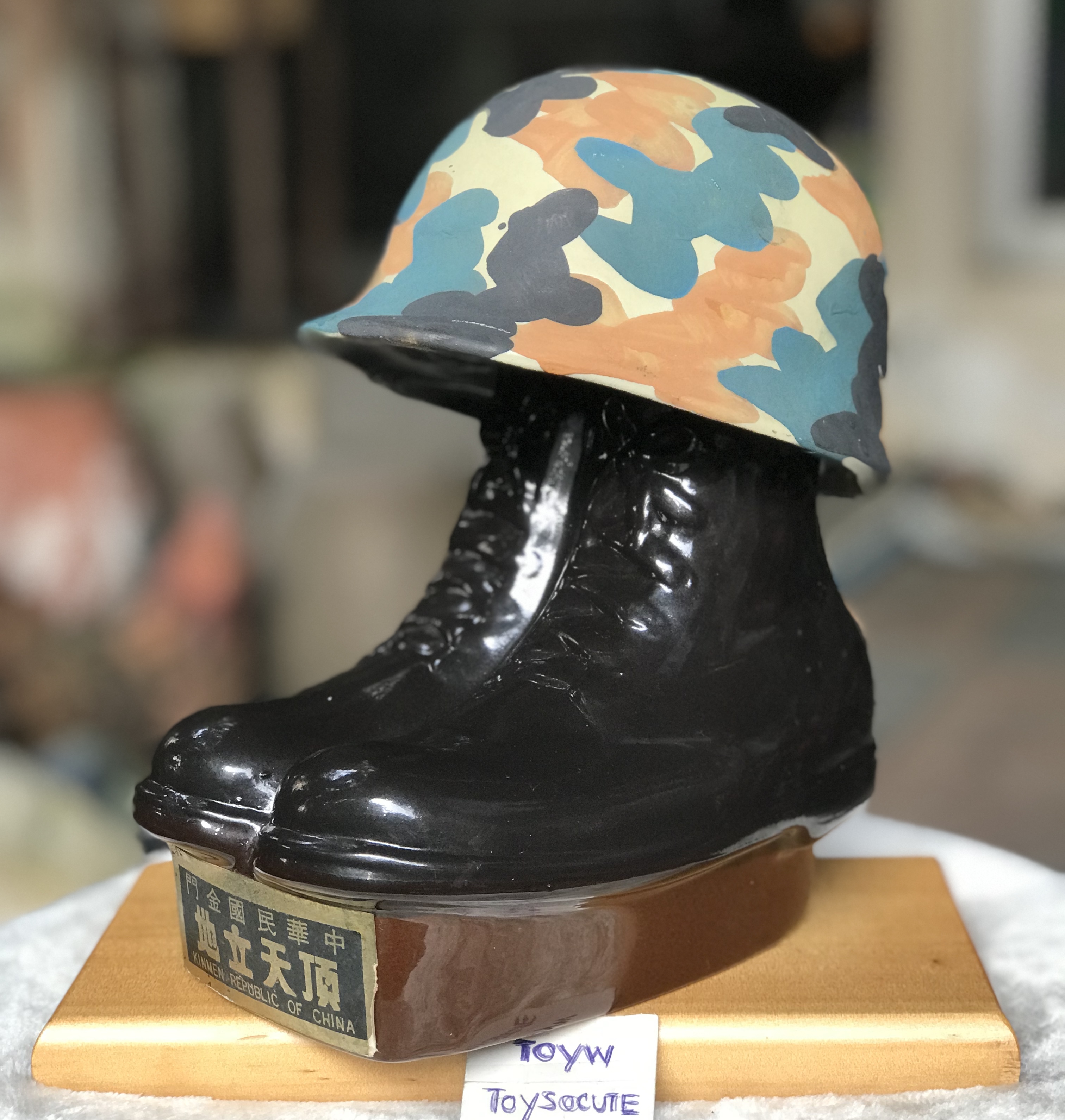 ￼ขวดเซรามิคเท่ เก๋ ขวดเหล้าเปล่ารูปรองเท้าคอมแบท หมวกทหาร Empty Bottle Army Helmet & Combat Boots สะสม ตกแต่งบ้าน