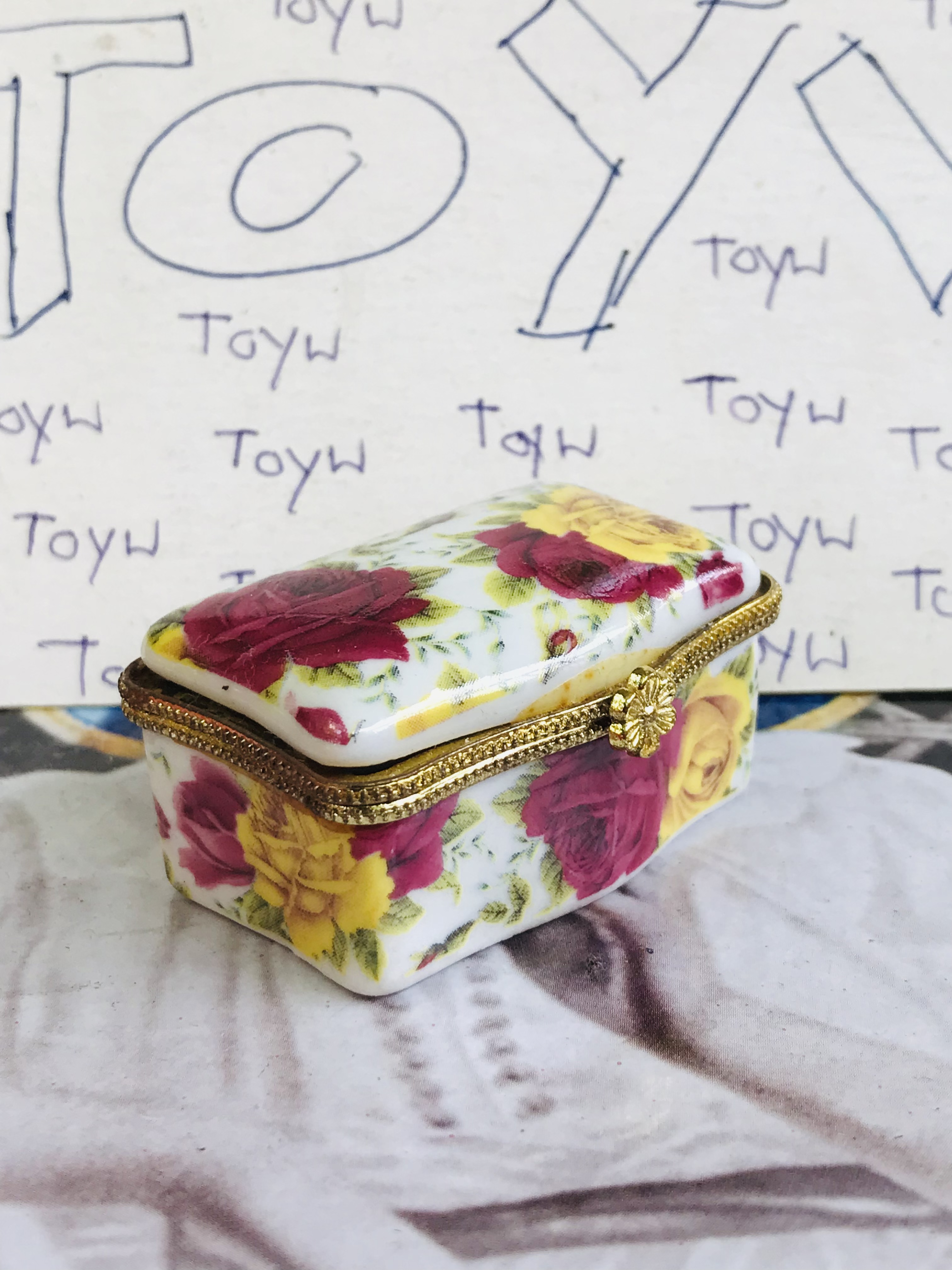 เริ่มต้น 120 บาท เก็บเก่า งานวินเทจตลับเซรามิค คละแบบคละลายคละขนาด ใส่ของใส่ยา ใ่ส่เครื่องประดับชิ้นเล็กๆ และของรักษ์อื่นๆ