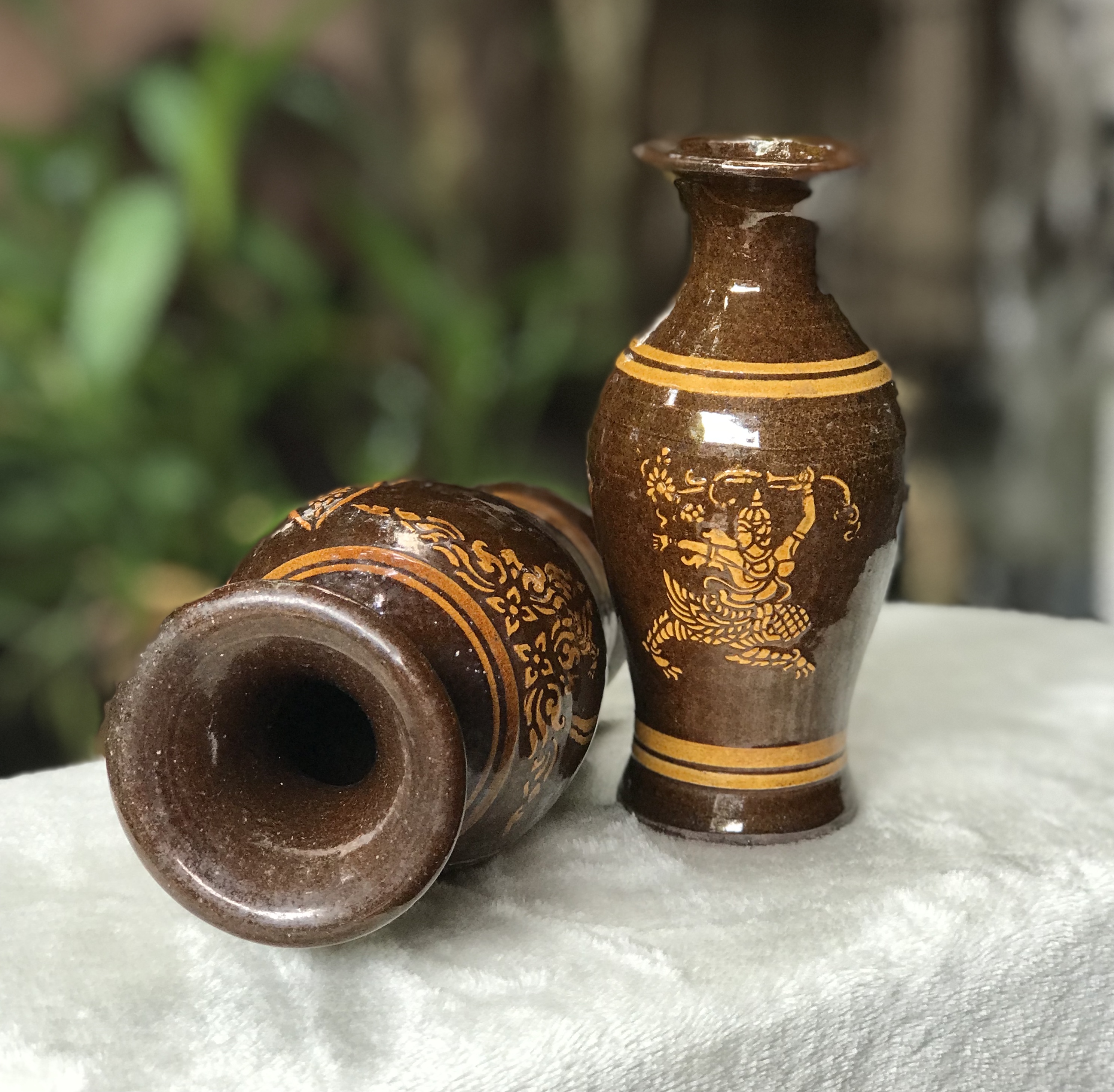 Pair of Antique Pottery Vase แจกันเครื่องปั้นดินเผาโบราณ น้ำเคลือบสีน้ำตาล ใส่ดอกไม้ ตั้งโชว์ ตกแต่งบ้าน