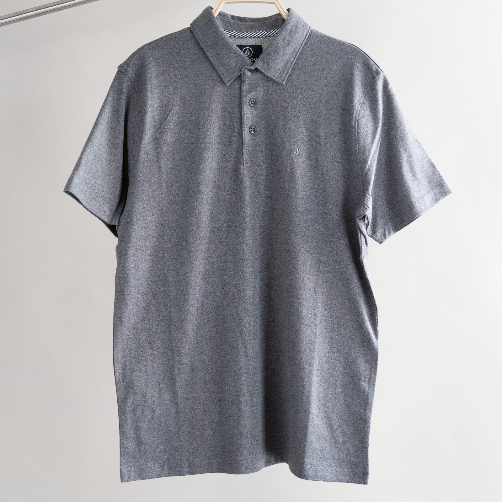 เสื้อโปโล Volcom Wowzer Polo (โปรสุดคุ้ม! ซื้อ 3 ตัวขึ้นไป เหลือตัวละ 490 บาท ทักไลน์ @pond-shop)