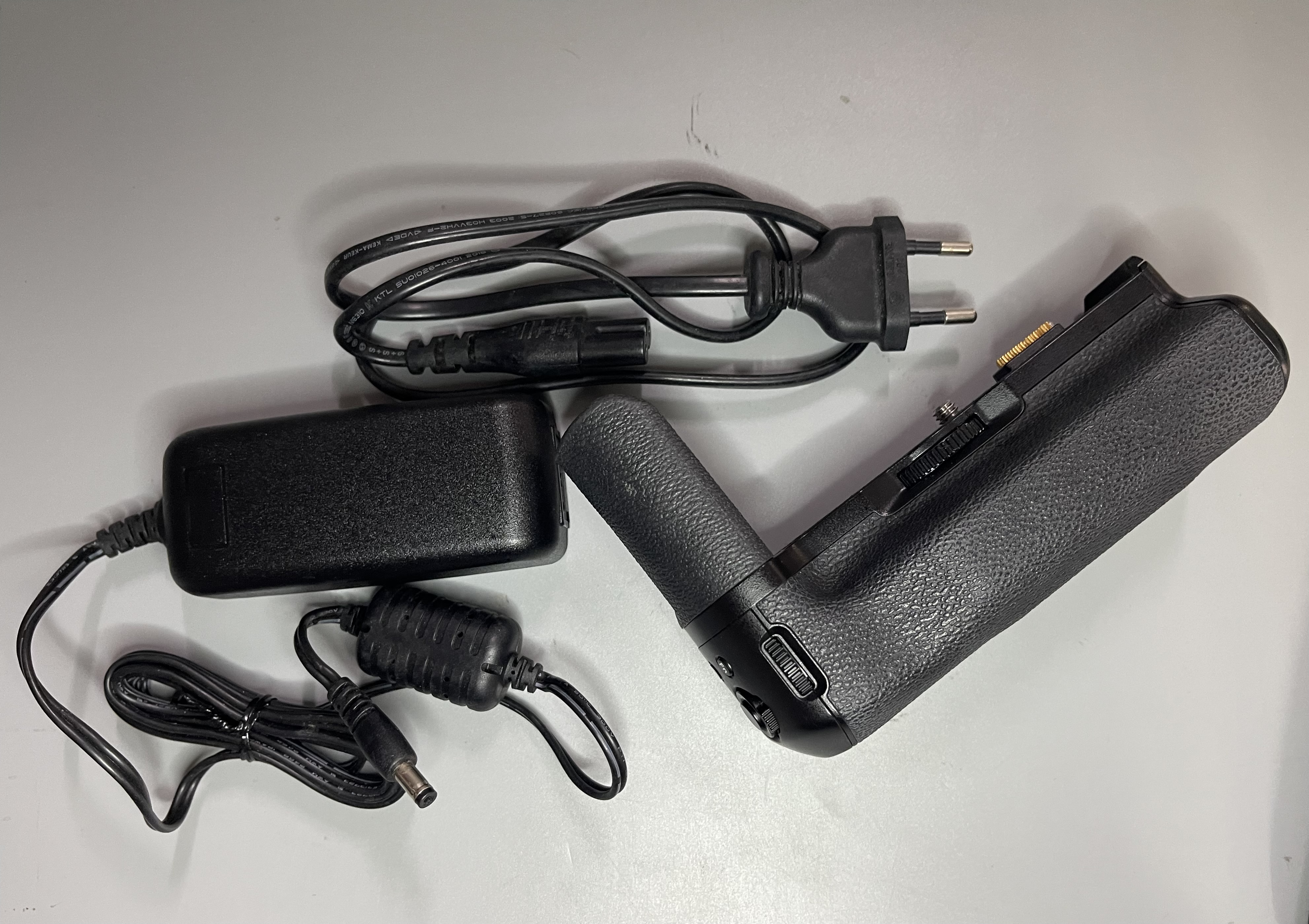 Fujifilm Battery Grip VPB-XT2 หมดประกันศูนย์ ของแท้ ยกกล่อง สภาพดี สภาพทั่วไป98% ยังไม่ได้ใช้งาน ใช้งานได้ปกติ 100%