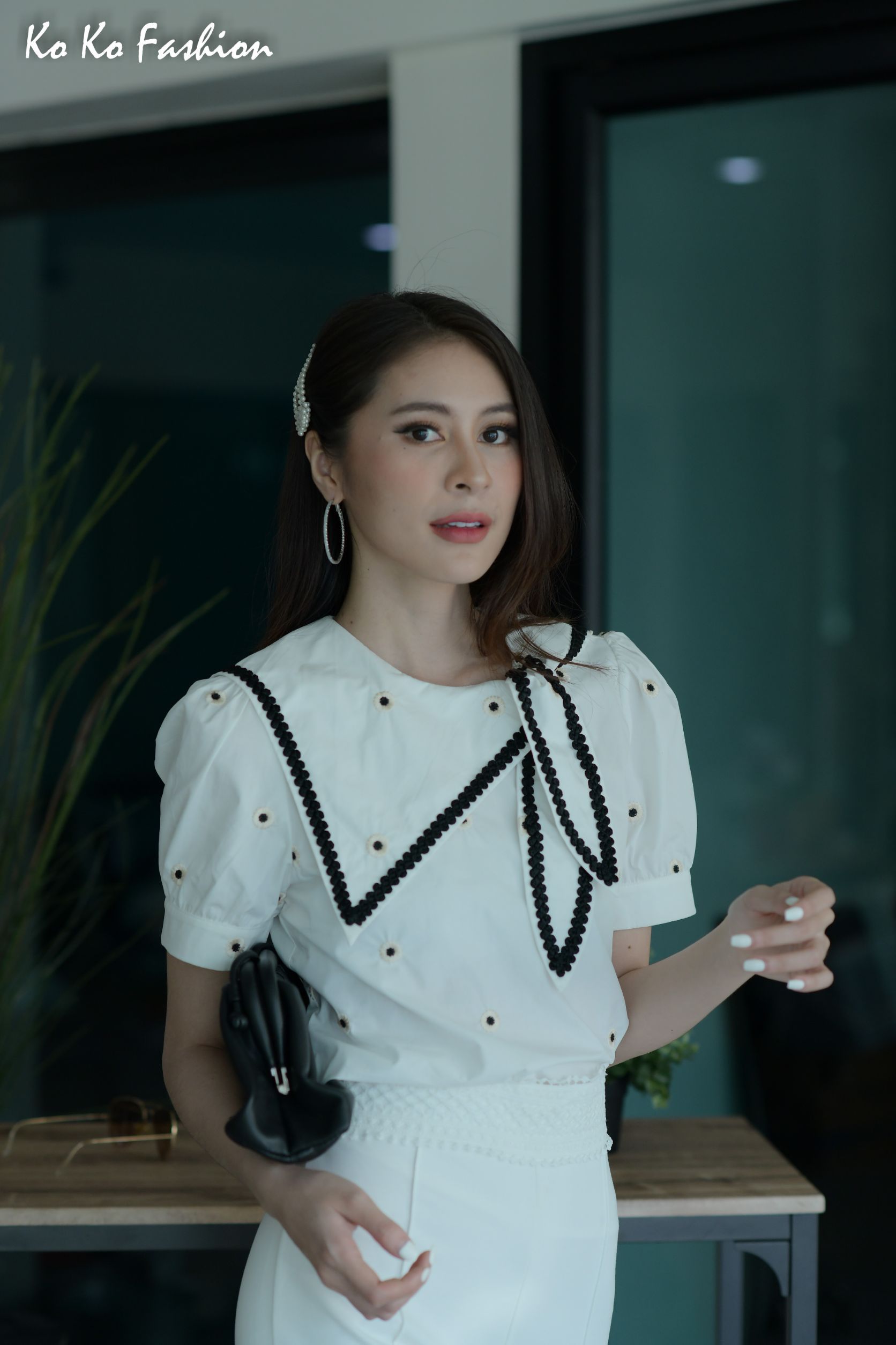 21070 เสื้อ koko fashion คอตตอนเนื้อ งานปักดอกเดซี่ทั้งตัว🌸ช่วงบนแต่งปกโบว์เก๋ๆ สวยมาก มีซิปหลัง ไม่มีซับ สีดำ S,M,L สีขาว M, L