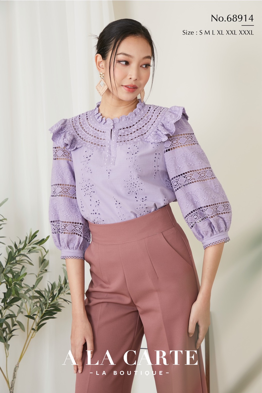 68914🍀A La Carte🎡เสื้อคอตตอนปักลายขึ้นใหม่ ช่วงอกปักฉลุทอเป็นลูกไม้ ผ่าติดกระดุมด้านหน้า แขนตัดต่อลูกไม้สลับงานปัก แต่งระบายที่หัวไหล่ เนื้อผ้านุ่ม 🦋สี ม่วง L,2XL,3XL เหลือง 2XL-3XL