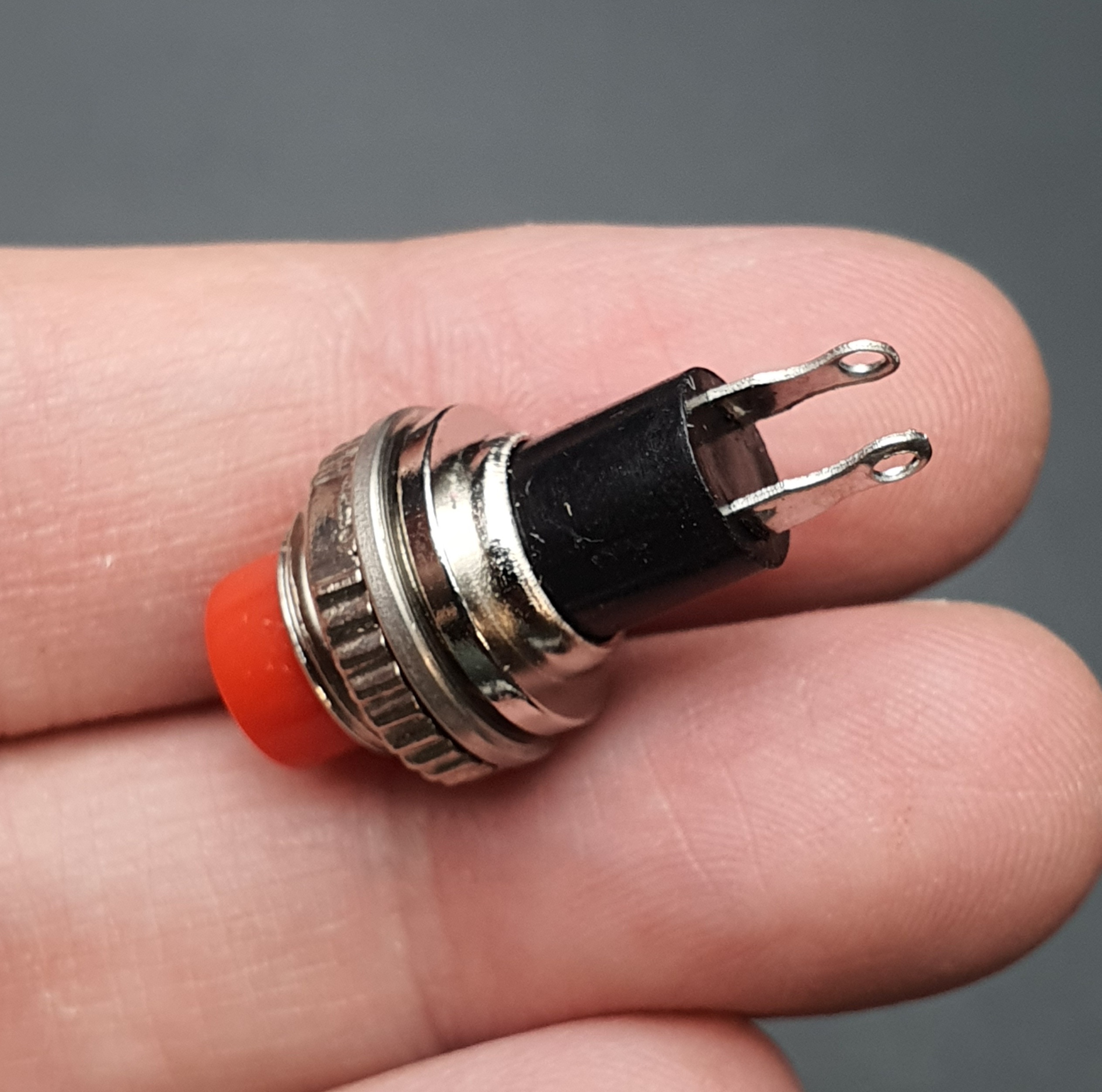 สวิตช์ กดติด/ปล่อยดับ DS-314 10mm (สีแดง) 1 ชิ้น