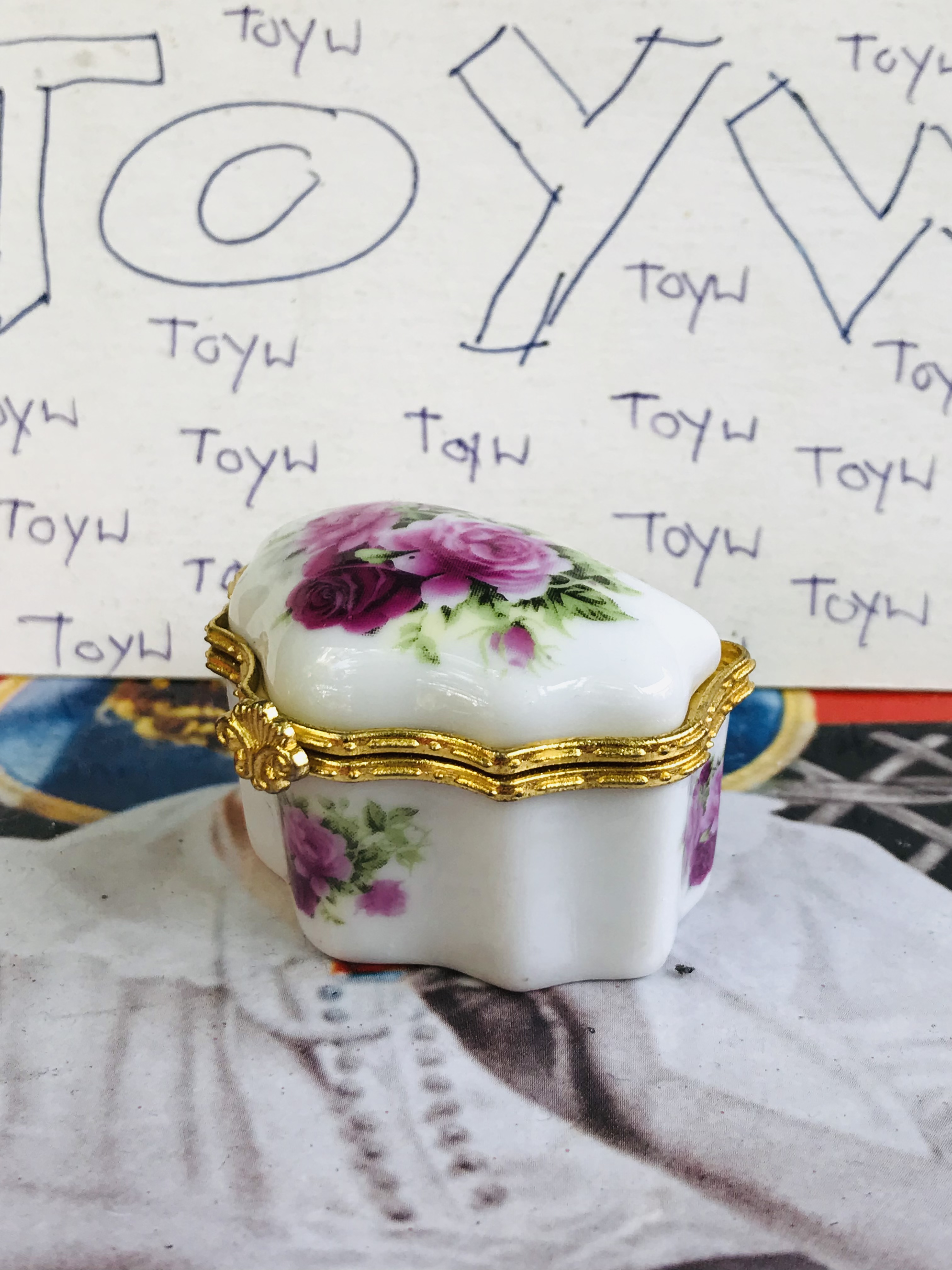 เริ่มต้น 120 บาท เก็บเก่า งานวินเทจตลับเซรามิค คละแบบคละลายคละขนาด ใส่ของใส่ยา ใ่ส่เครื่องประดับชิ้นเล็กๆ และของรักษ์อื่นๆ