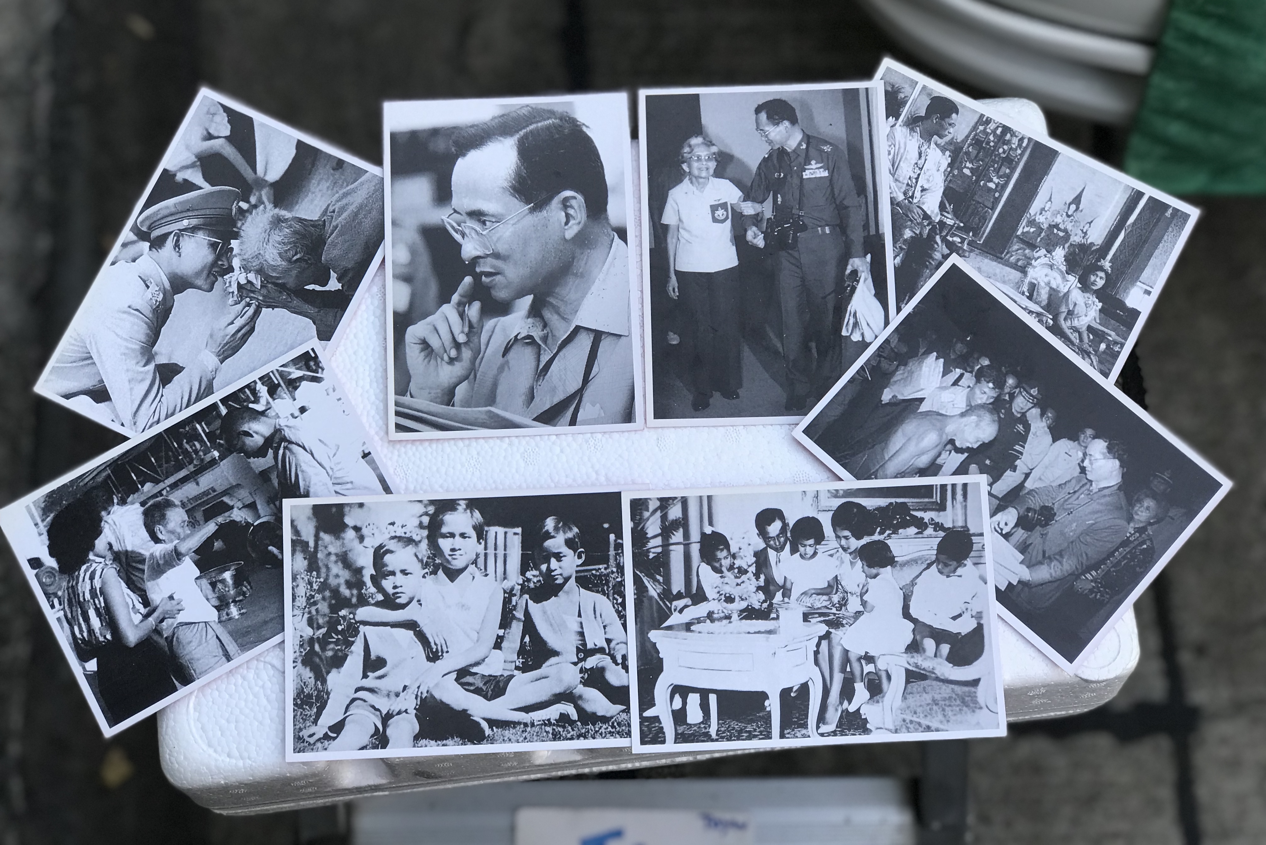 โปสการ์ด 8 แผ่น Post Card ความรักของพ่อ ในหลวงรัชกาลที่ 9 ราคา 250 บาทส่งฟรี ขนาดภาพกว้าง 4 นิ้ว ยาว 6 นิ้ว