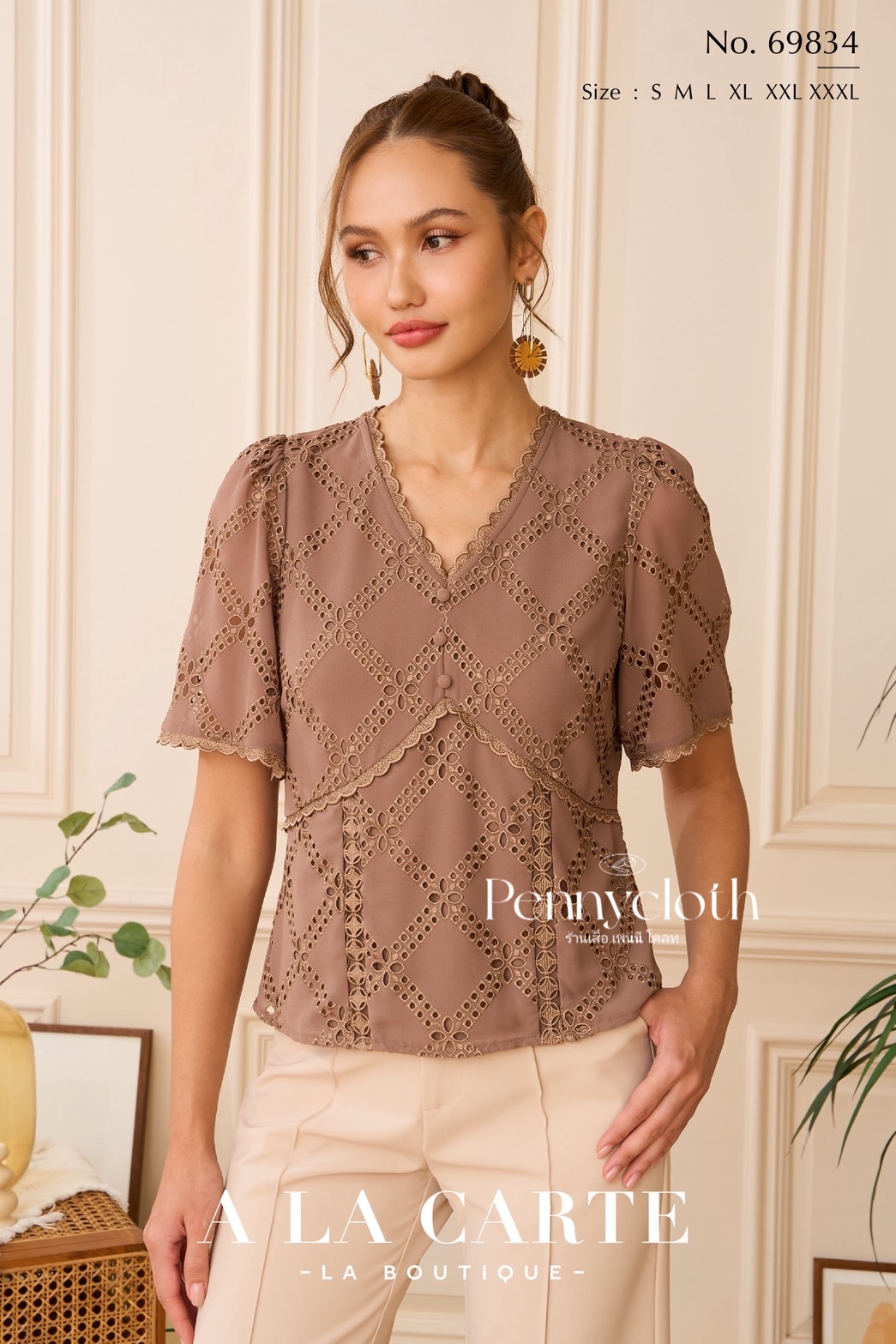 A La Carte รหัส 69834 เสื้อลูกไม้ชีฟอง งานปัก คอวี แขนสั้นแฟร์ สีดำ สีขาว สีโอวัลติน สีส้ม ( ขนาดเอวน้อยกว่าอก 2")