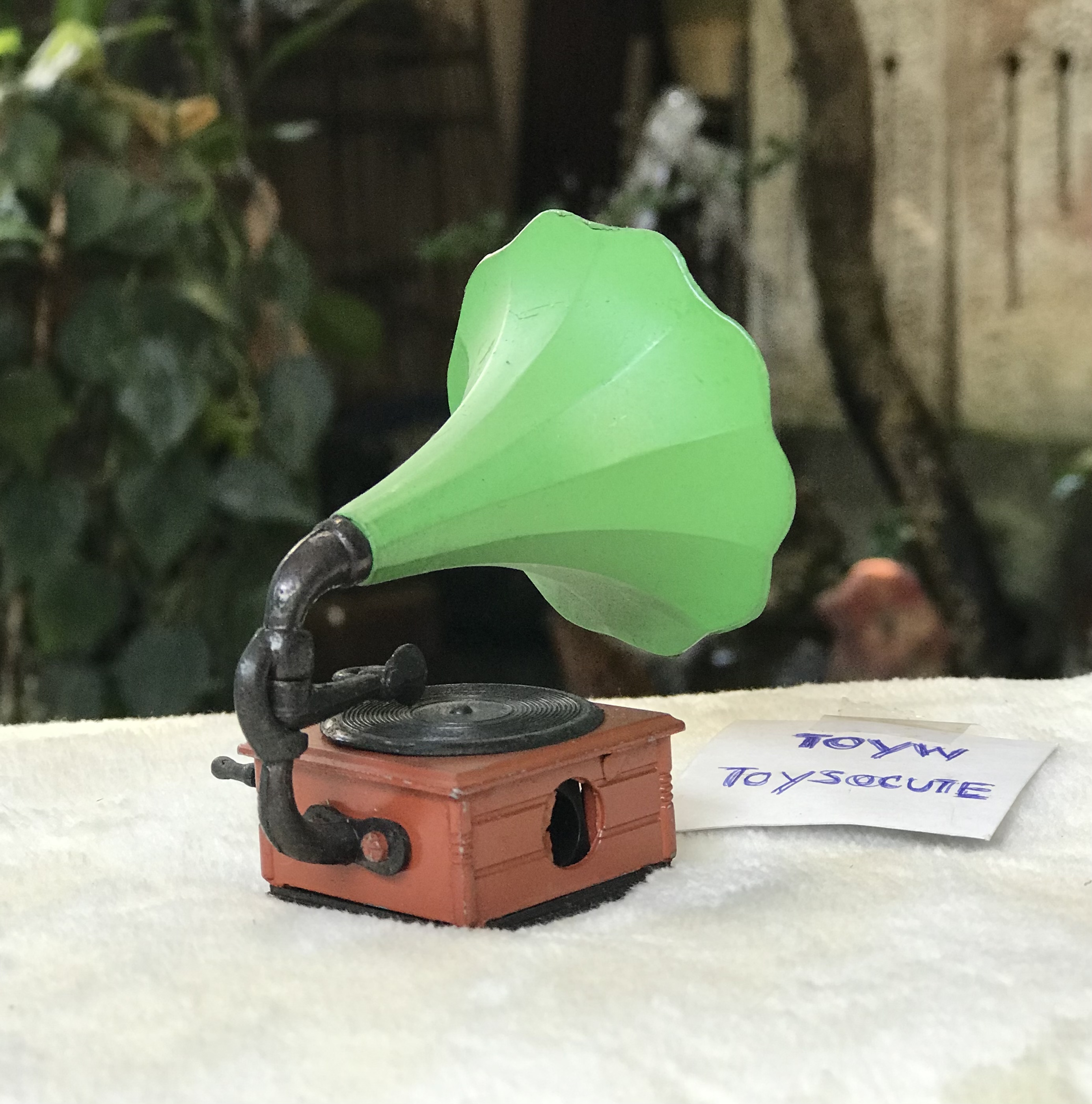 Antique Pencil Sharpener - Hong Kong กบเหลาดินสอเหล็กวินเทจ กบเหลาดินสอโบราณ สเตชันเนอรี Retro รูปทรงลูกโลก เครื่องเล่นแผ่นเสียง,เก็บสะสม ตั้งโชว์ แต่งบ้าน แต่งร้านสวยๆ