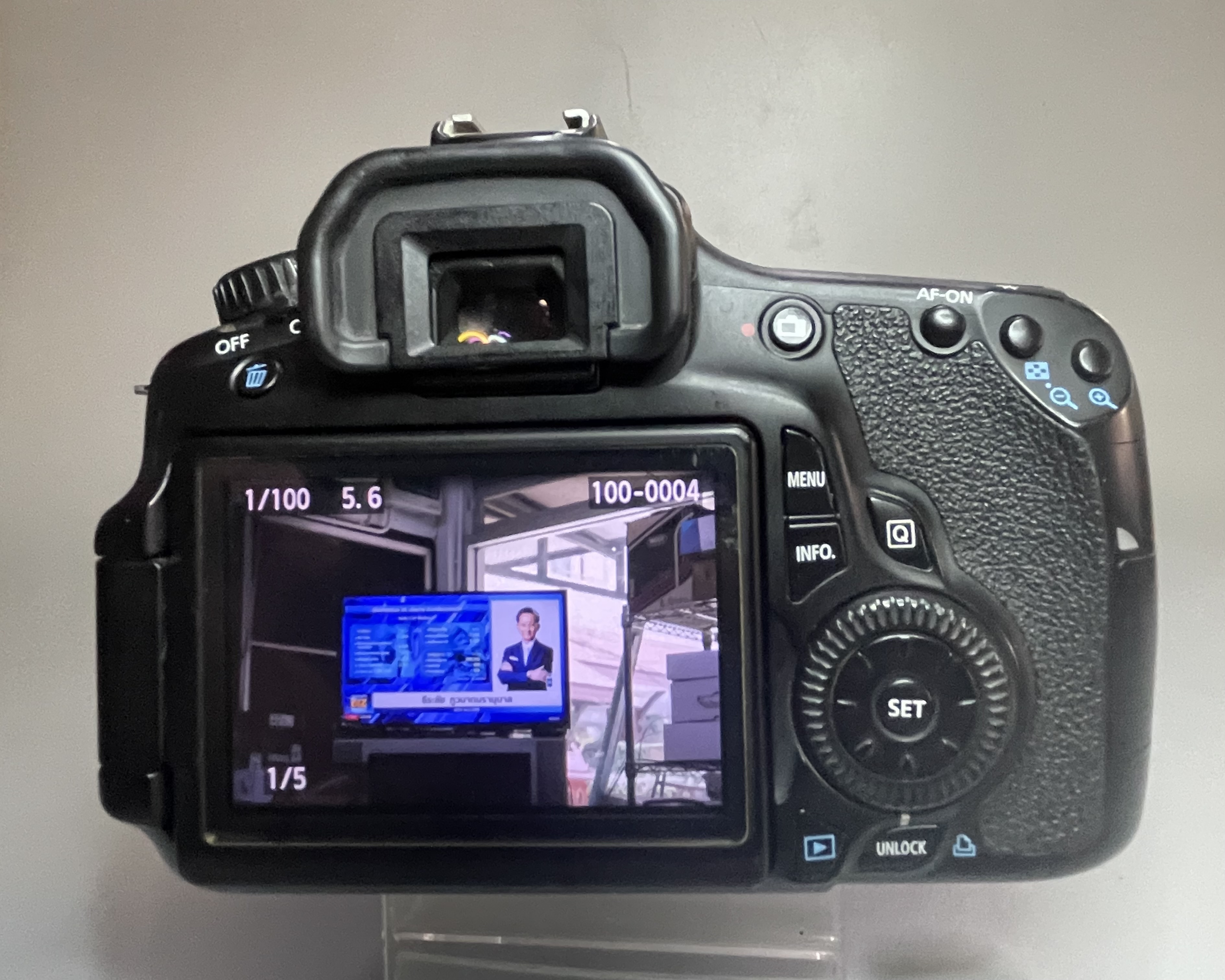 กล้อง Canon 60d พร้อมเลนส์ 18-55mm IS อดีดประกันศูนย์ไทย(ฝากขายราคาพิเศษ)