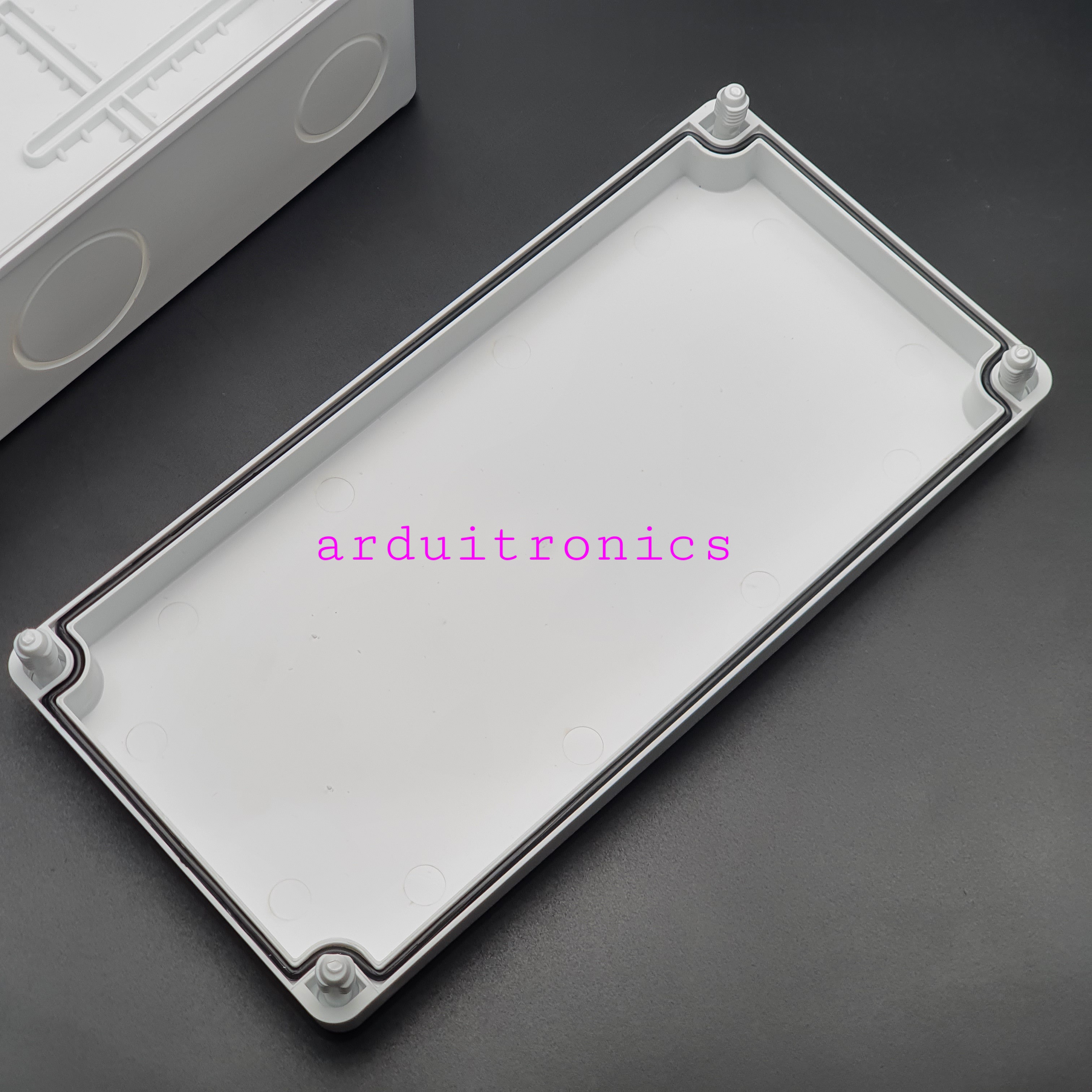 กล่องพลาสติกกันน้ำ สีขาว สำหรับพักสายไฟหรือประกอบวงจรไฟฟ้า ขนาด 12 x 9 x 24.5cm