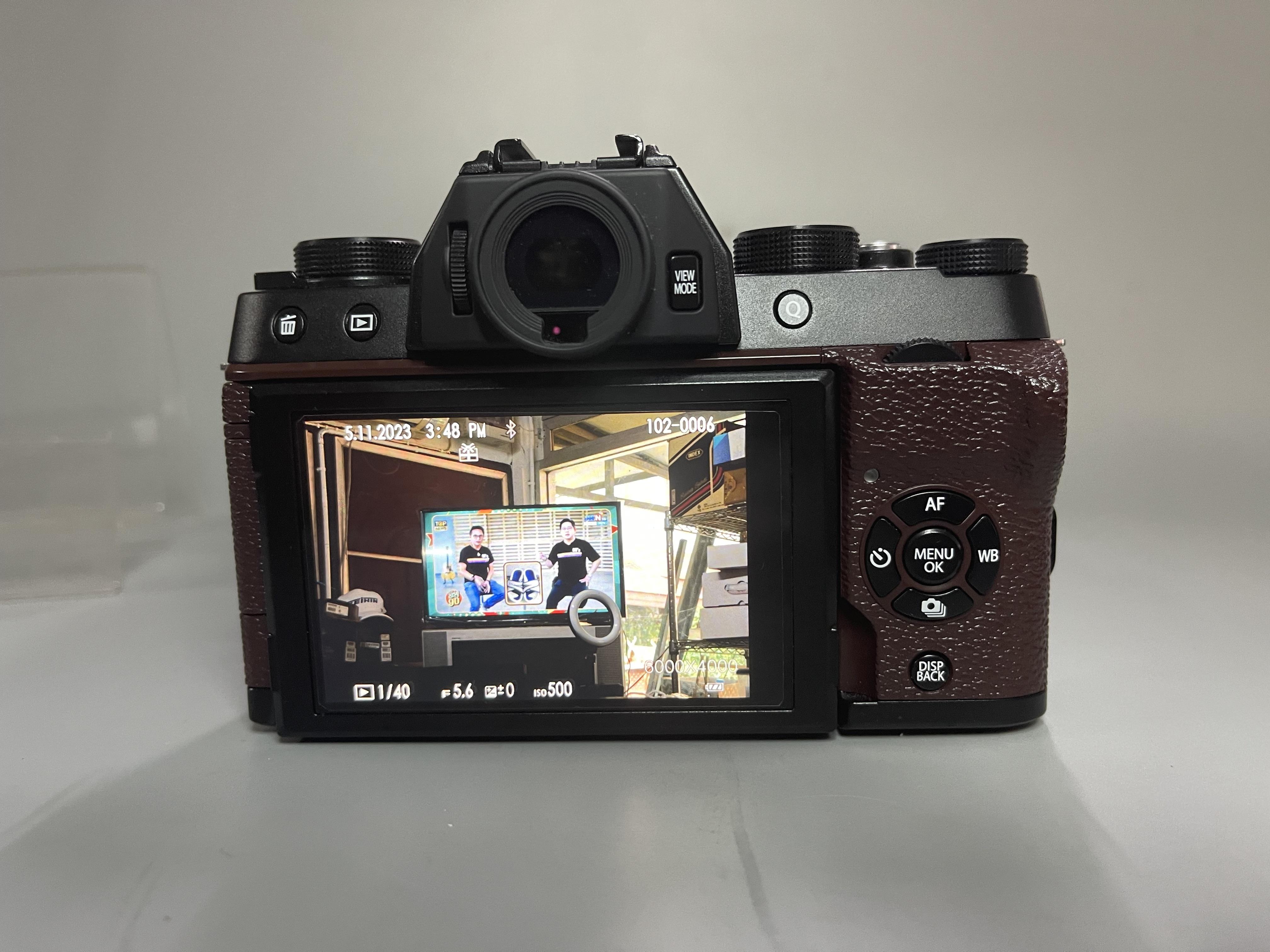 Fujifilm X-T100 Kit พร้อมเลนส์ 15-45mm น้ำตาลดำลิมิเตท เป็นสีพิเศษเฉพาะที่ Big camera ประกันศูนย์ สวยมาก