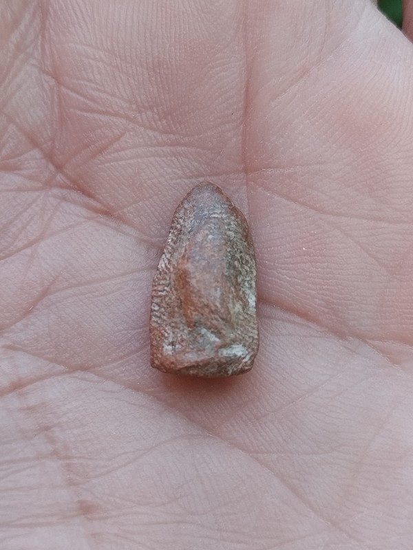 พระรอด เนื้อดินเก่า องค์จิ๋ว 0.8 * 1.6 cm