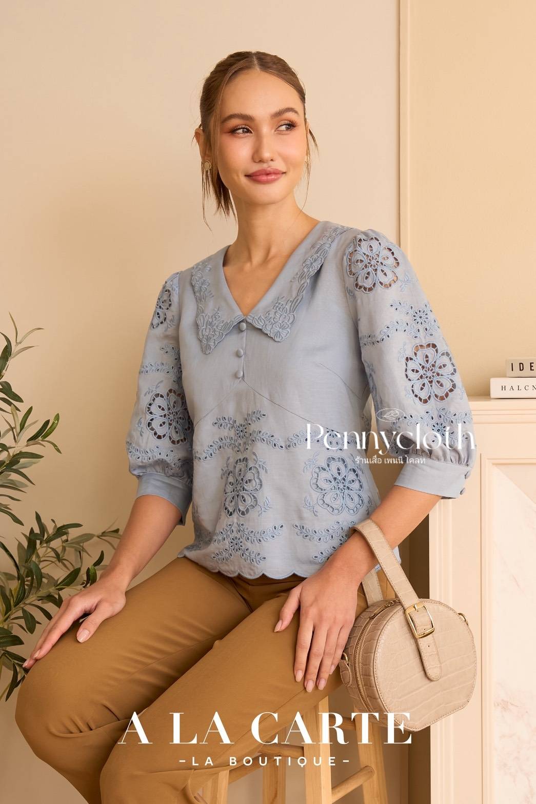 A La Carte รหัส 69878 เสื้อลินินซิลด์ คอปก งานปักฉลุ มีซิปหลัง
