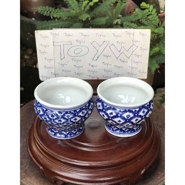เริ่มต้น 390 บาท เก็บเก่า กระโถนจิ๋วลายคราม สวย สมบูรณ์ น่าเก็บสะสม 1.ขนาดปากกว้าง 2.5 นิ้ว สูง 1.9 นิ้ว 2.ขนาดปากกว้าง 3 นิ้ว สูง 2.5 นิ้ว