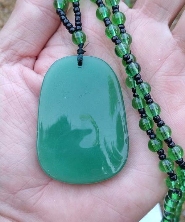 สร้อยคอประดับ จี้หินเขียว 4 x5 cm
