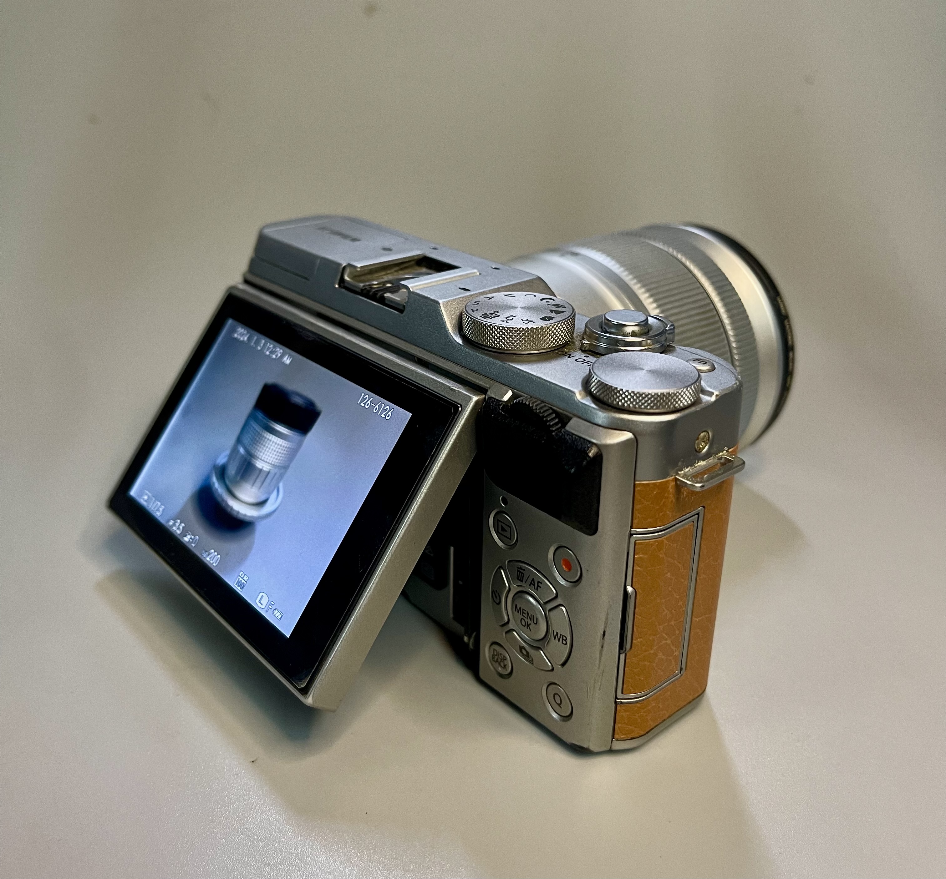 ขาย Fuji X-A3 Lens Super EBC XC16 50 mm II แถมเลนส์มือหมุน 50mm f1.4