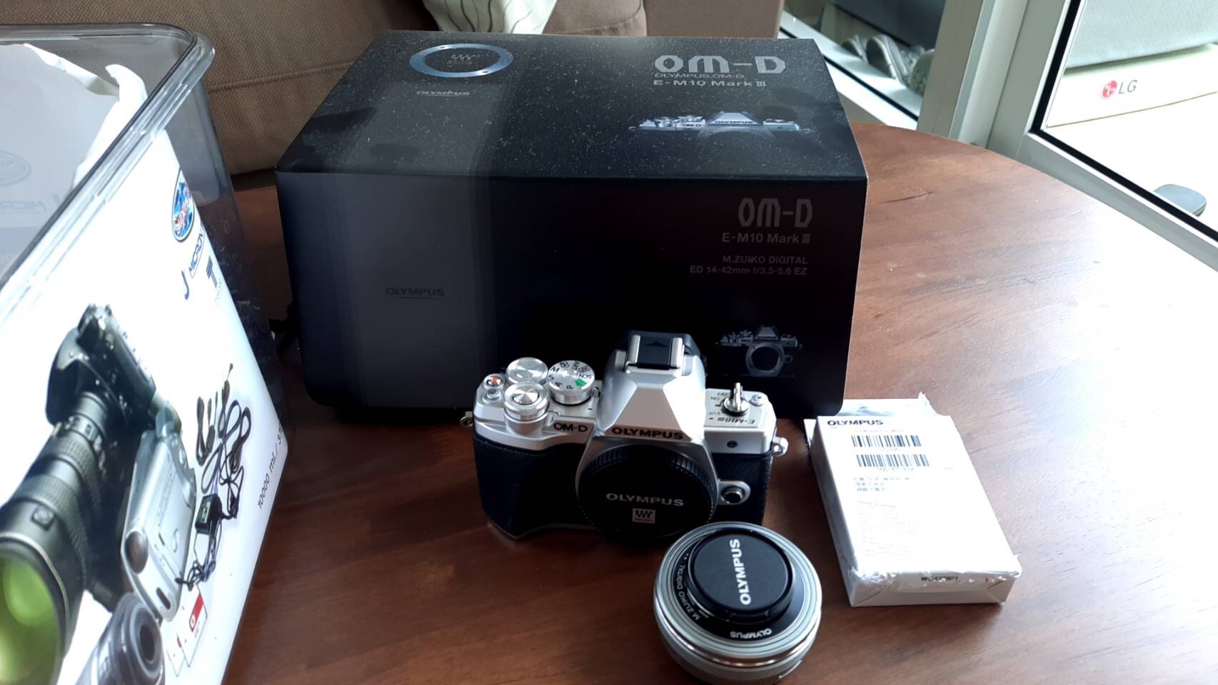 เช่ากล้องOlympus OM-D EM-10 III กล้อง Mirrorless พร้อมเลนส์ 14-42mm f3.5-5.6