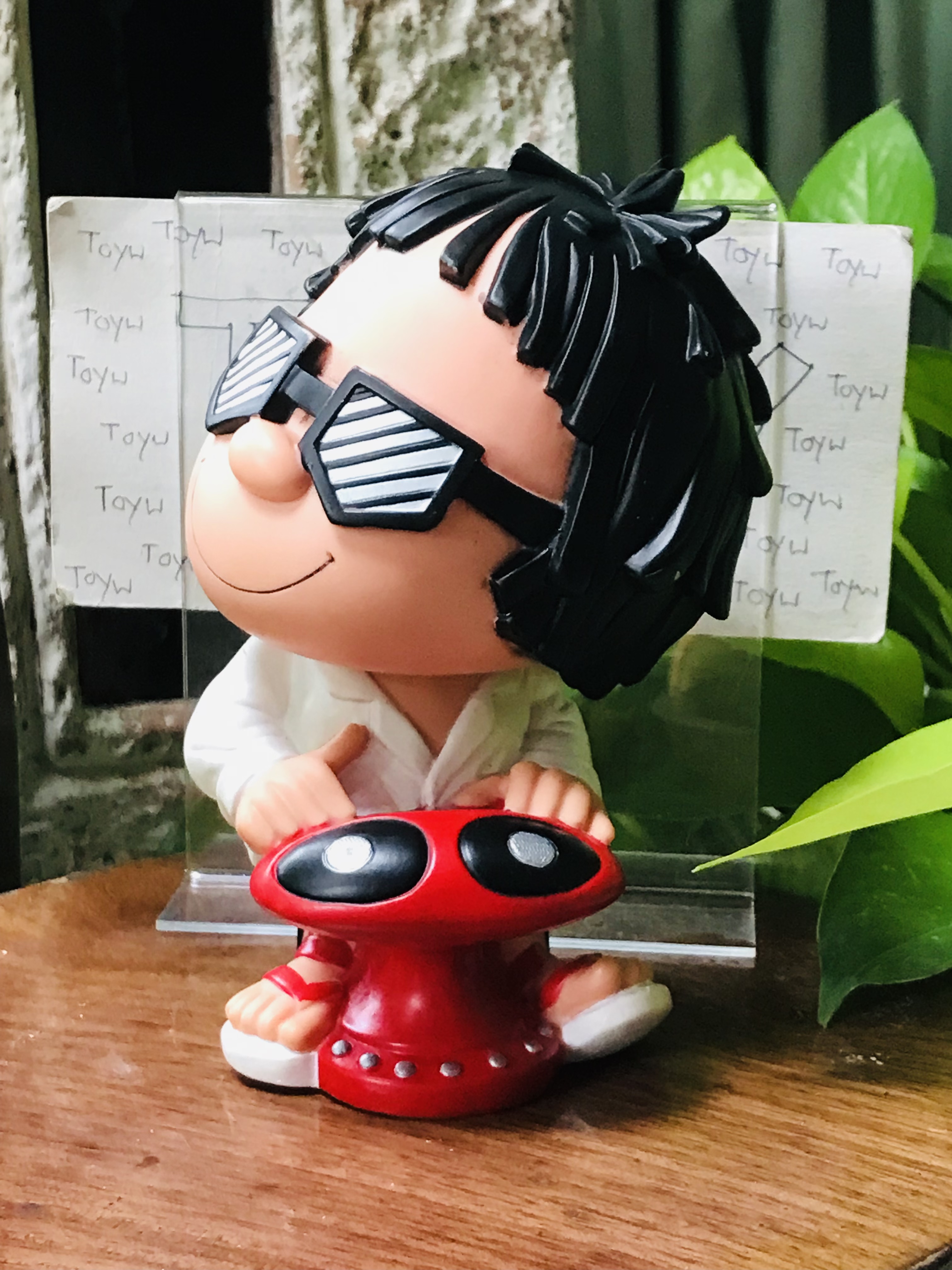 เก็บเก่า กระปุกออมสิน ออมสินโก๋แก่ ตุ๊กตาโมเดลโก๋แก่ Koh Kae 1.ออมสินโก๋แก่นักดนตรี กว้าง 3.8 นิ้ว สูง 7.5 นิ้ว