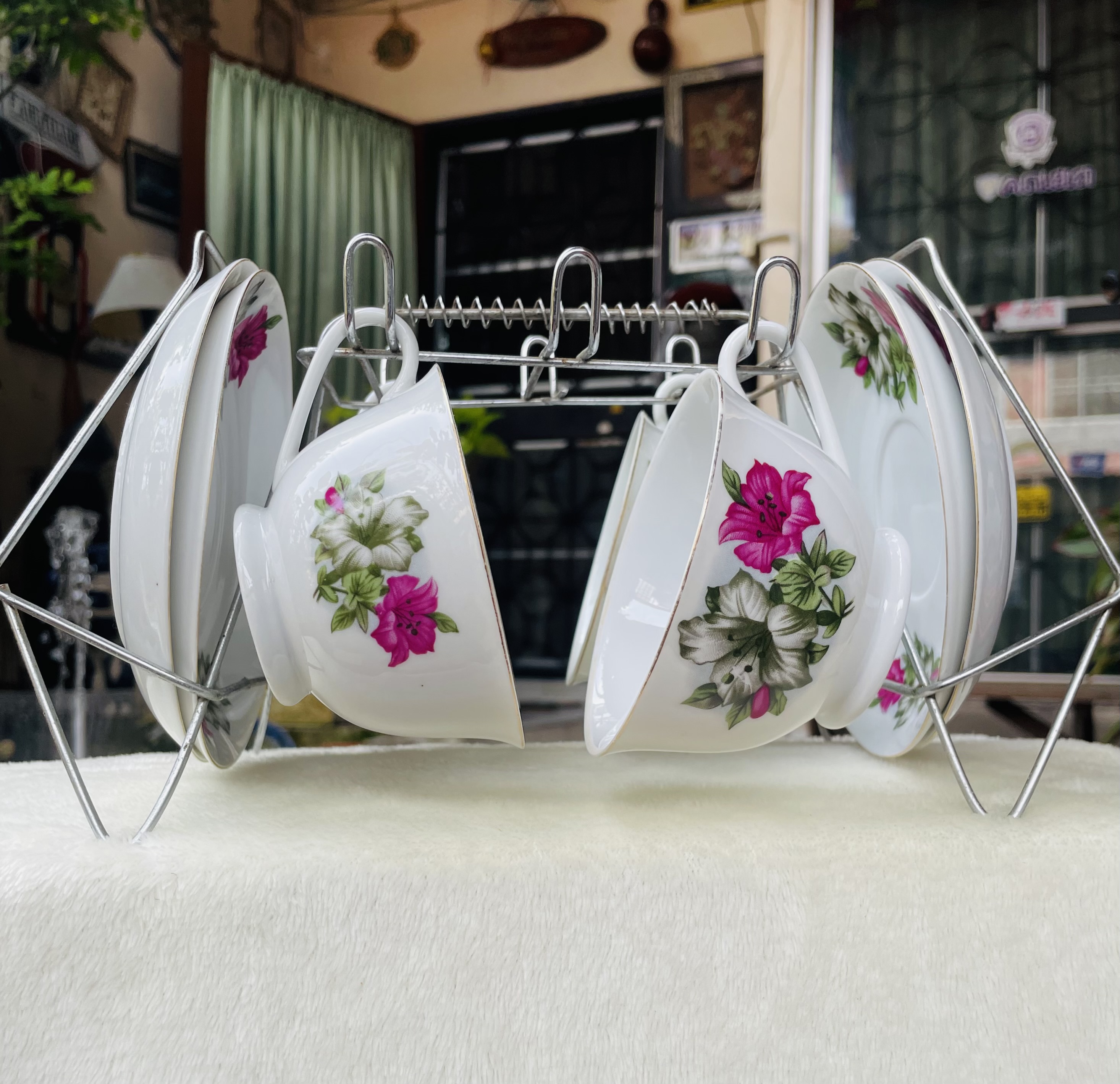 ￼4 ชุด 8 ชิ้น (ถ้วย 4 จานรอง 4)ชุดถ้วยน้ำชา ถ้วยกาแฟพร้อมจานรอง ขอบทอง ลายดอกผักบุ้ง ดอกสวยสีสด Tea/Coffee Cup & Saucer